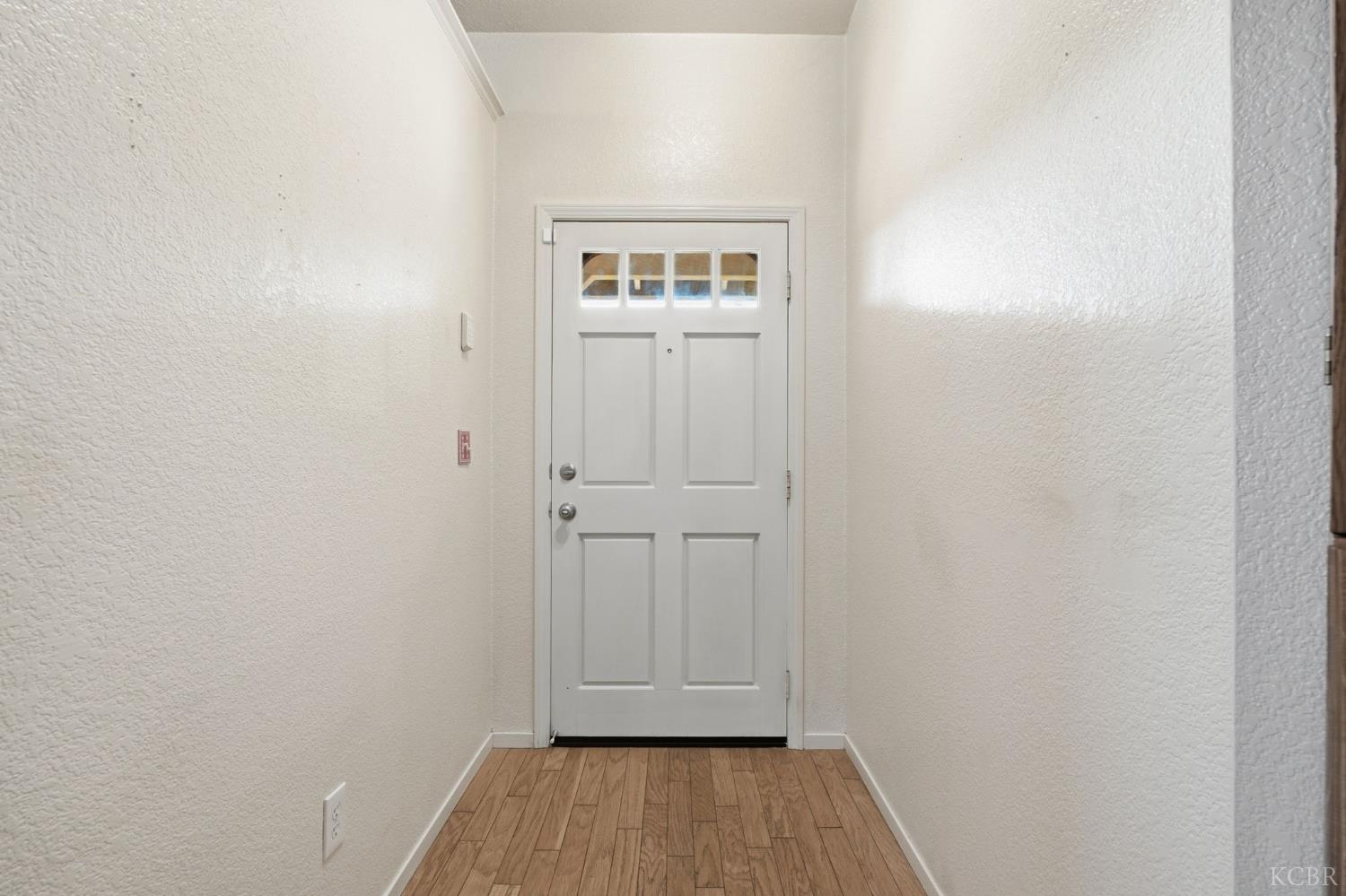 880 E Palm Dr, Hanford, CA 93230