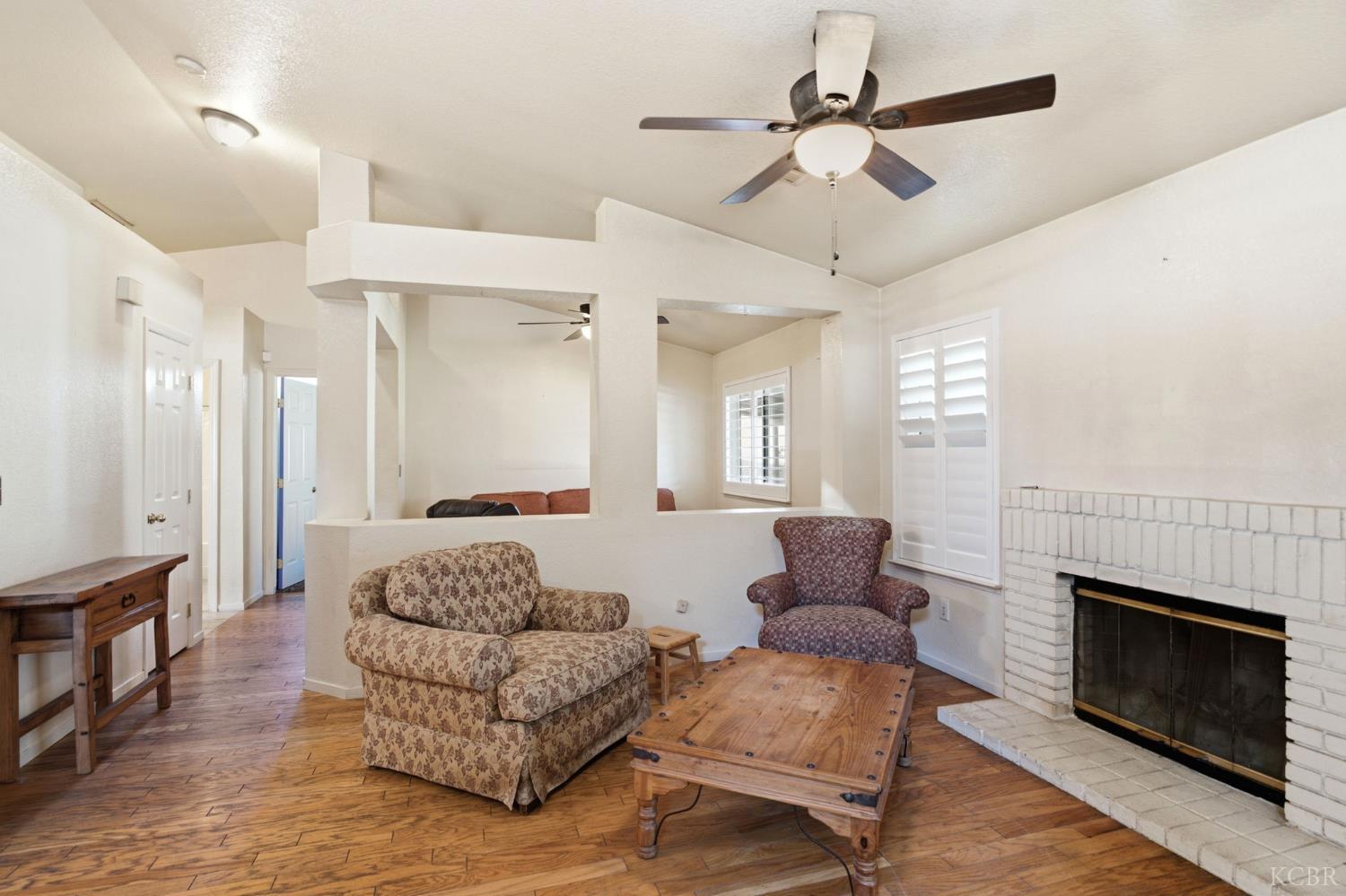 880 E Palm Dr, Hanford, CA 93230