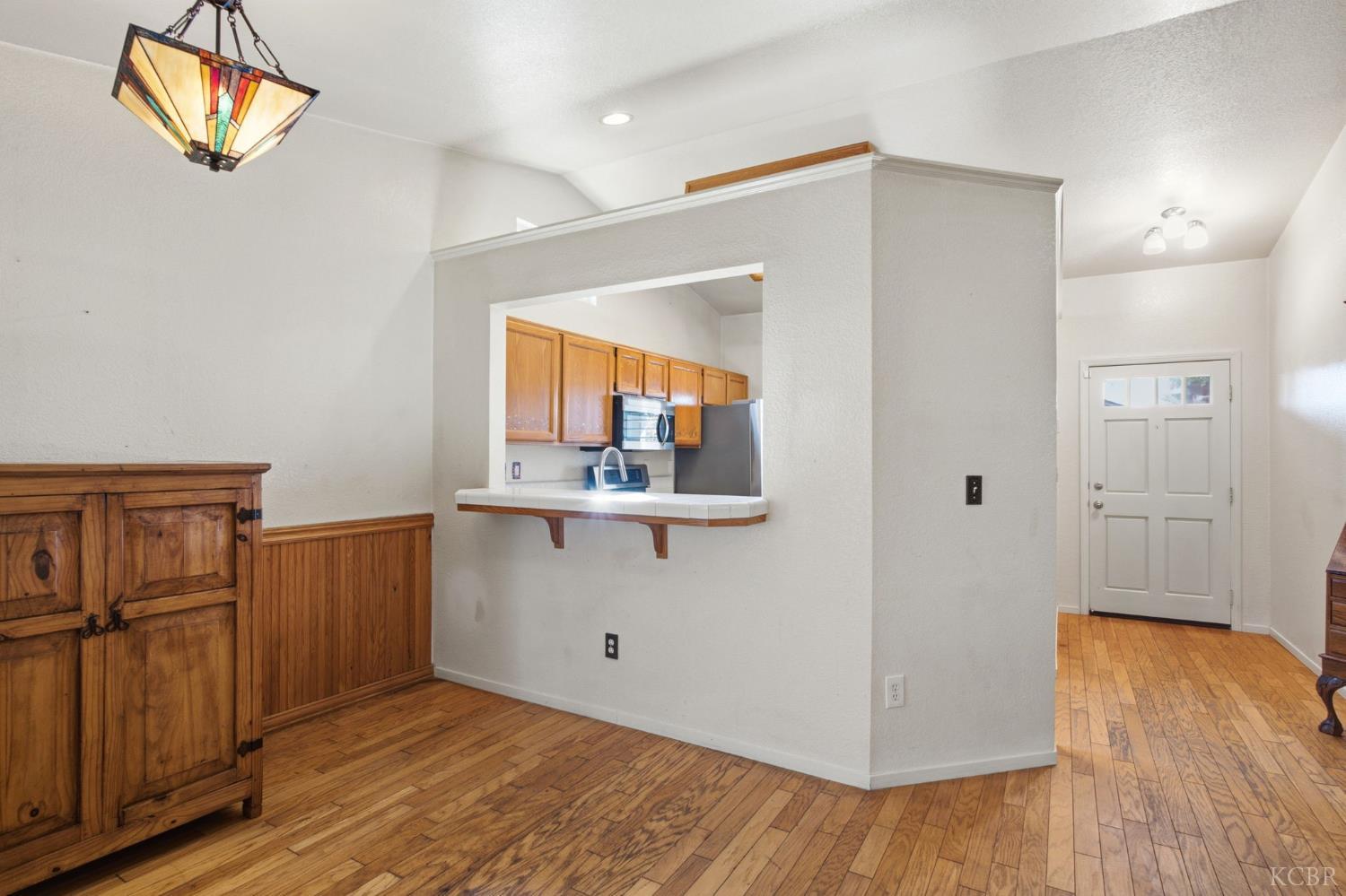 880 E Palm Dr, Hanford, CA 93230