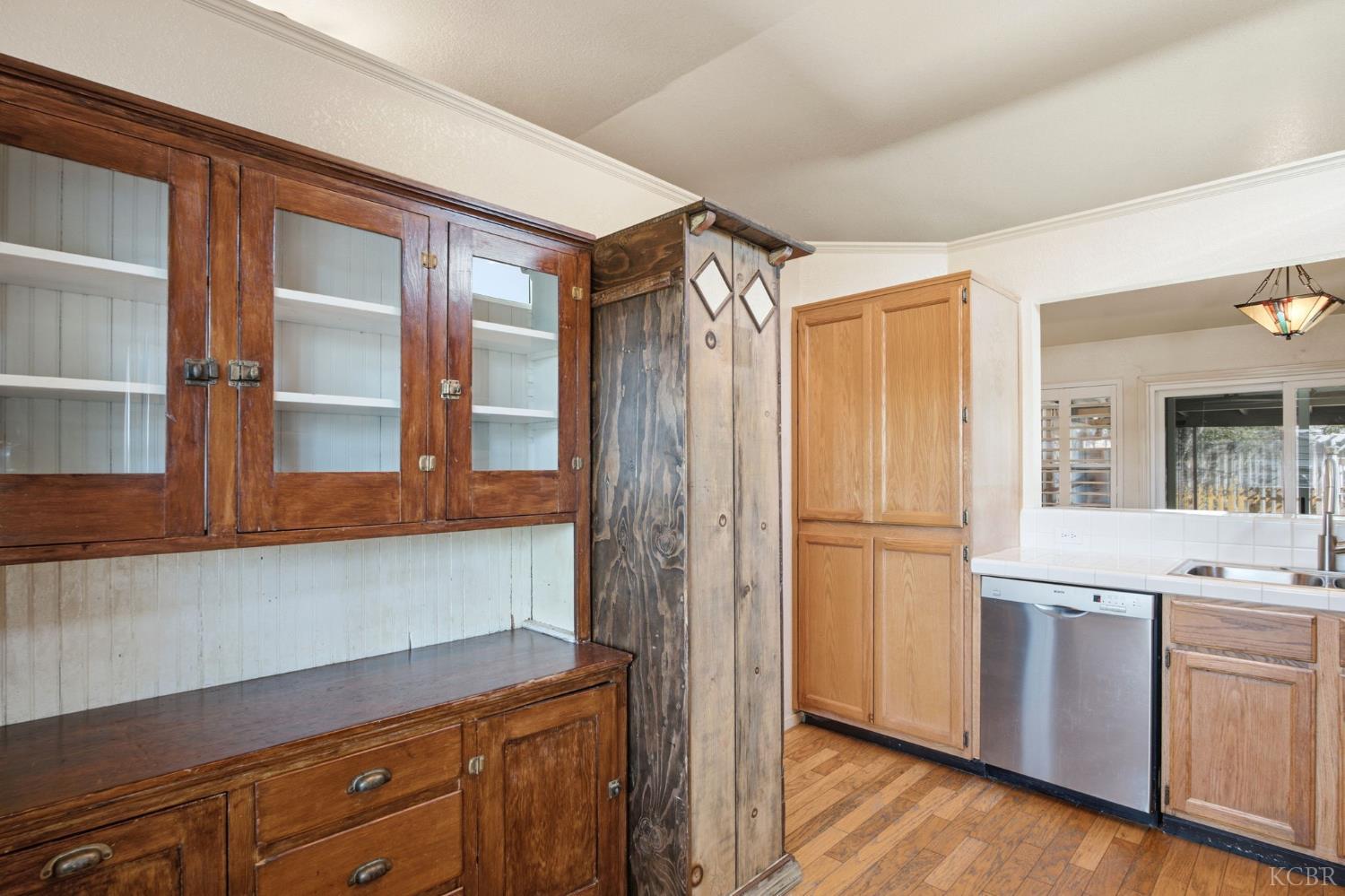 880 E Palm Dr, Hanford, CA 93230