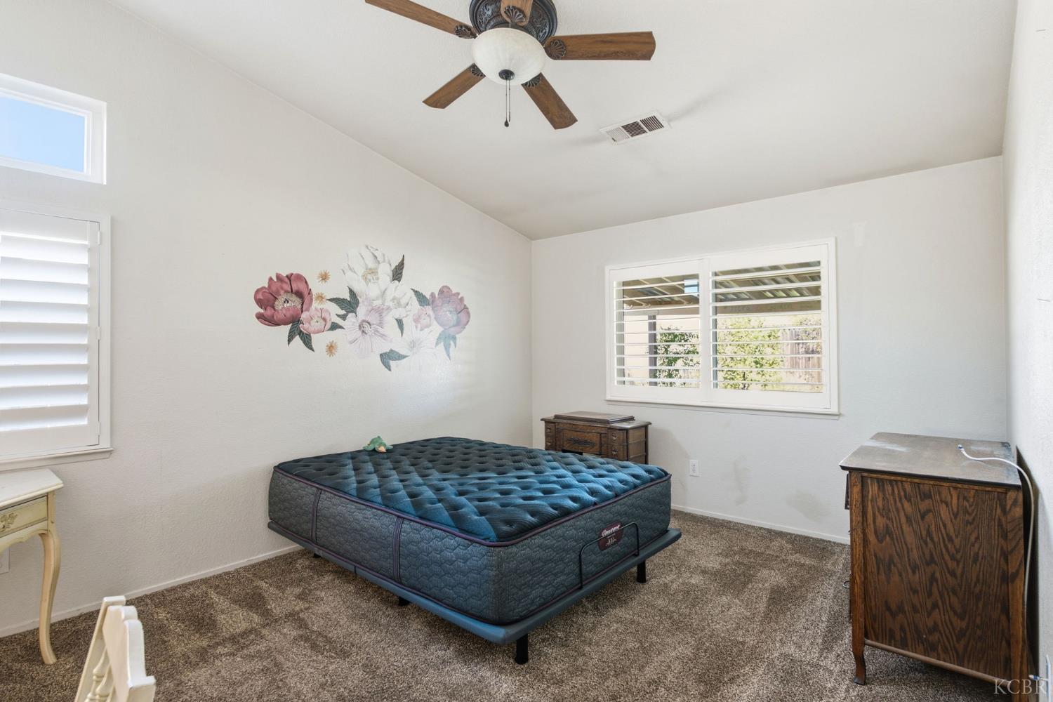 880 E Palm Dr, Hanford, CA 93230
