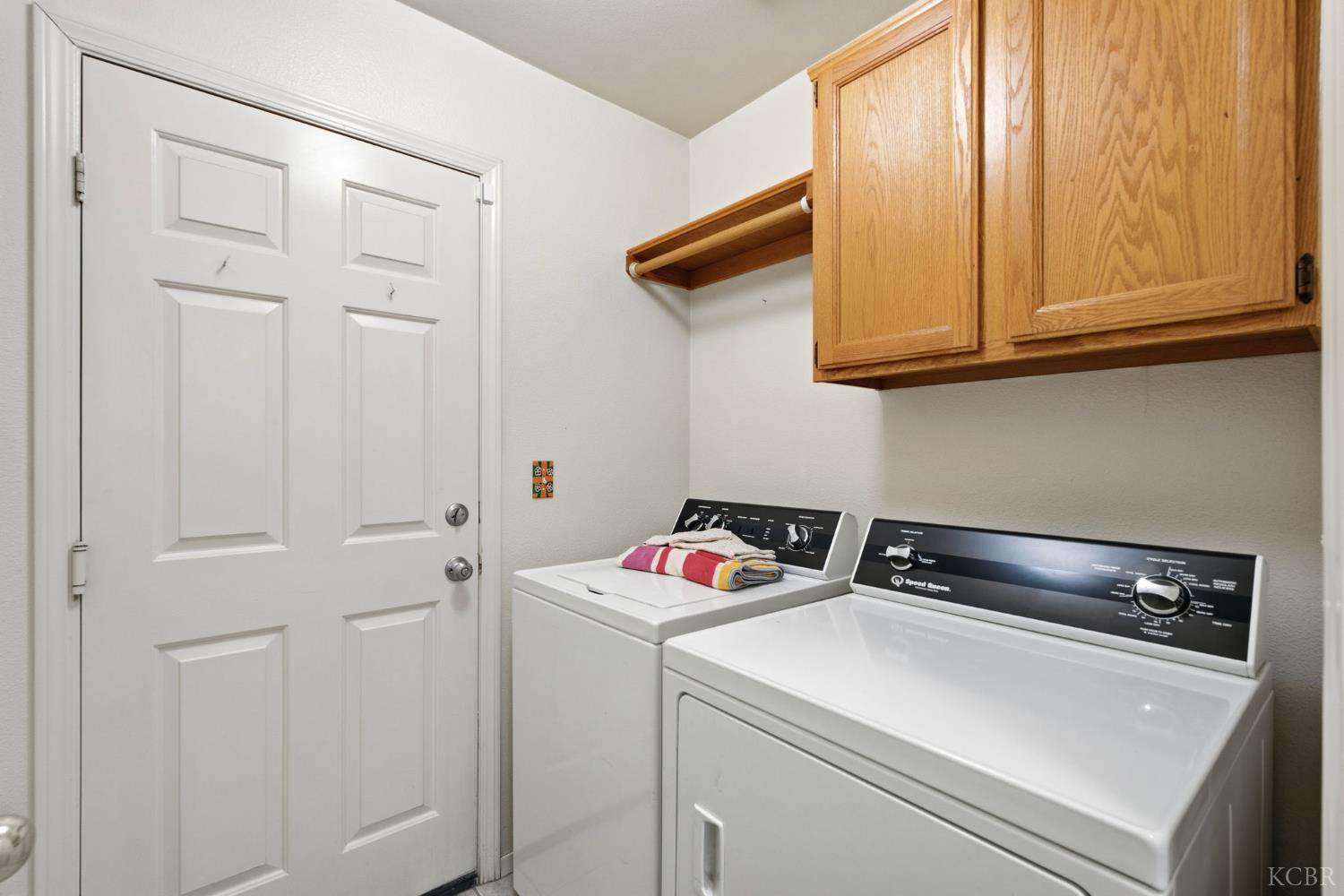880 E Palm Dr, Hanford, CA 93230