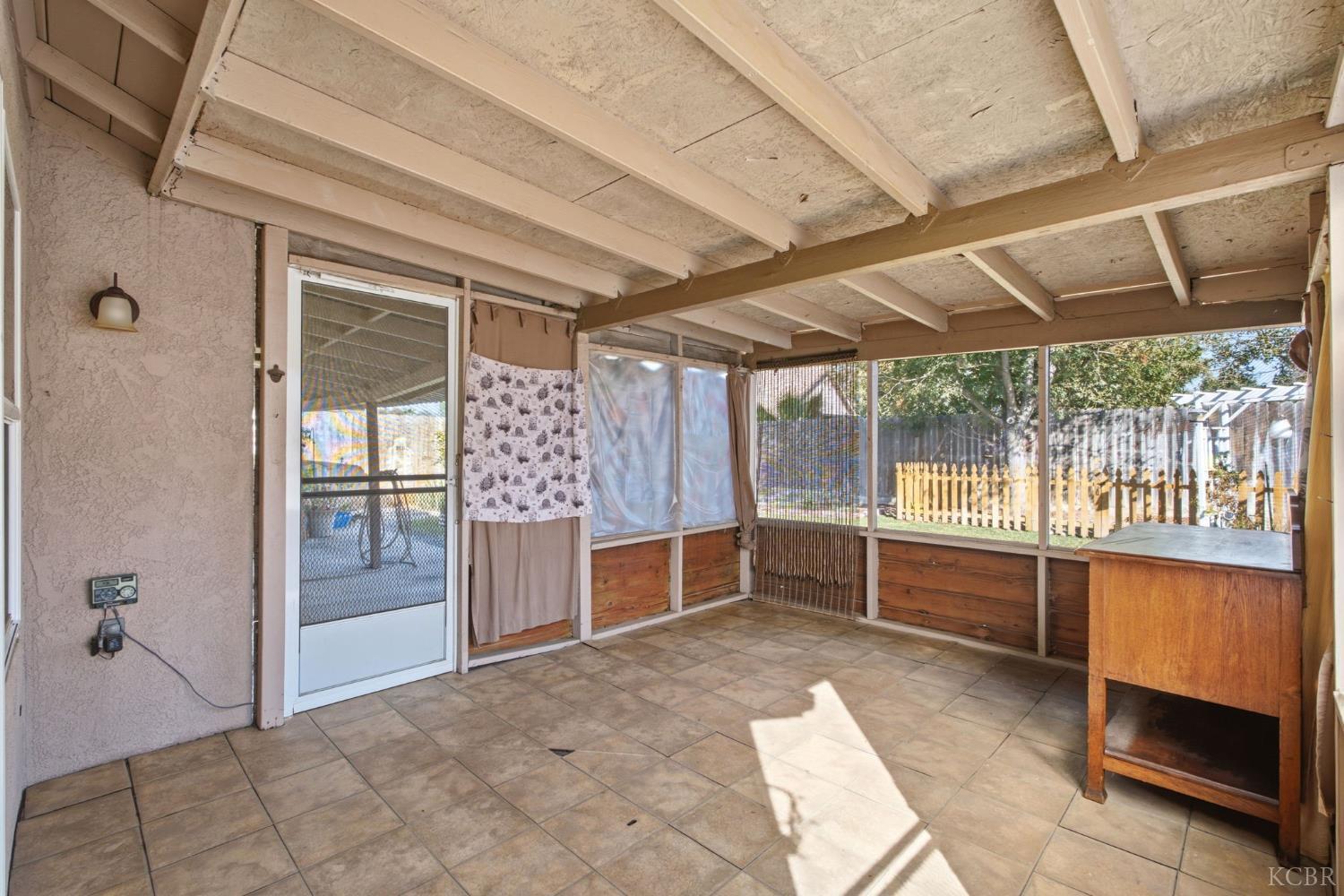 880 E Palm Dr, Hanford, CA 93230