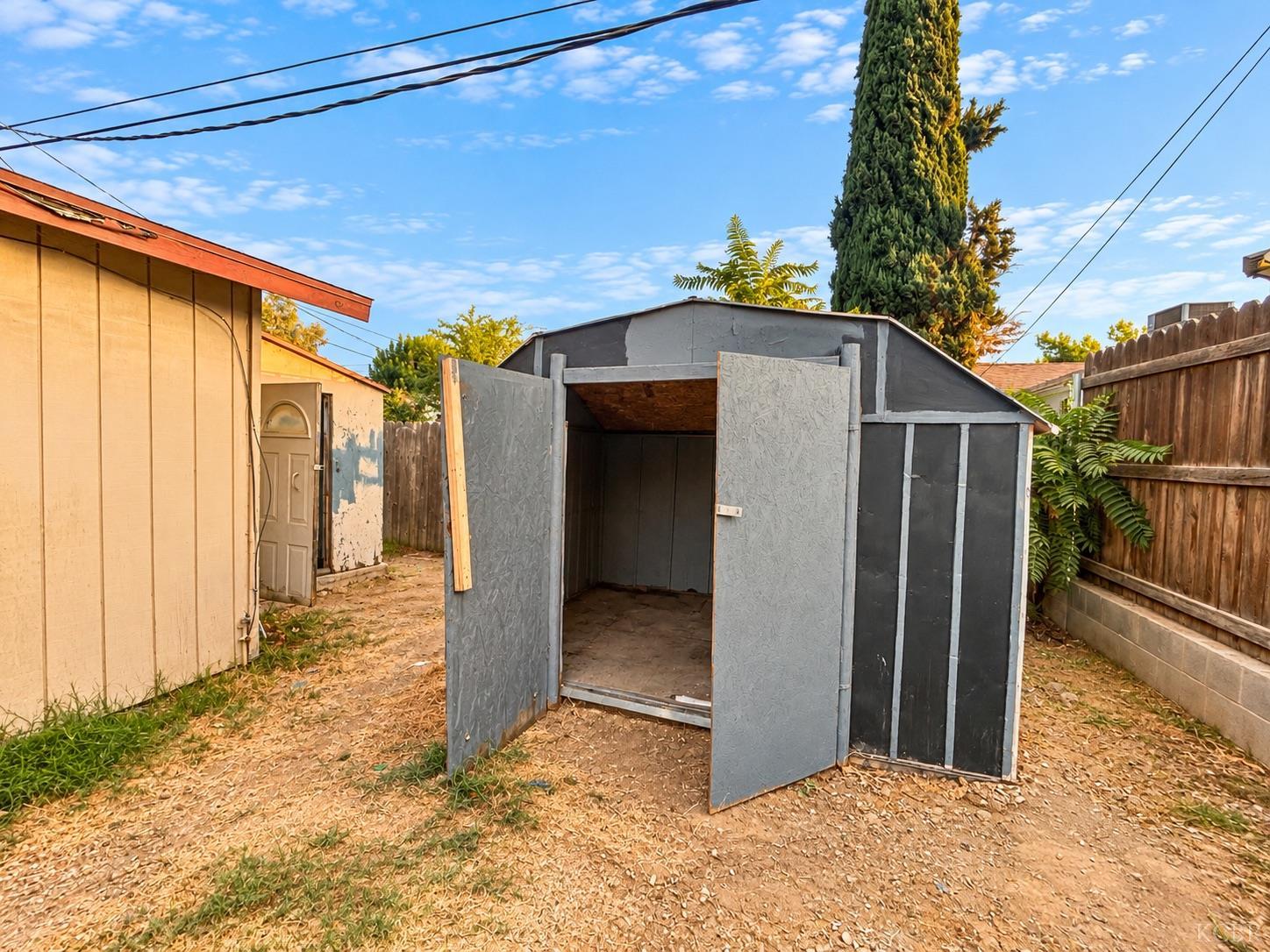 807 Castaic Ave, Bakersfield, CA 93308