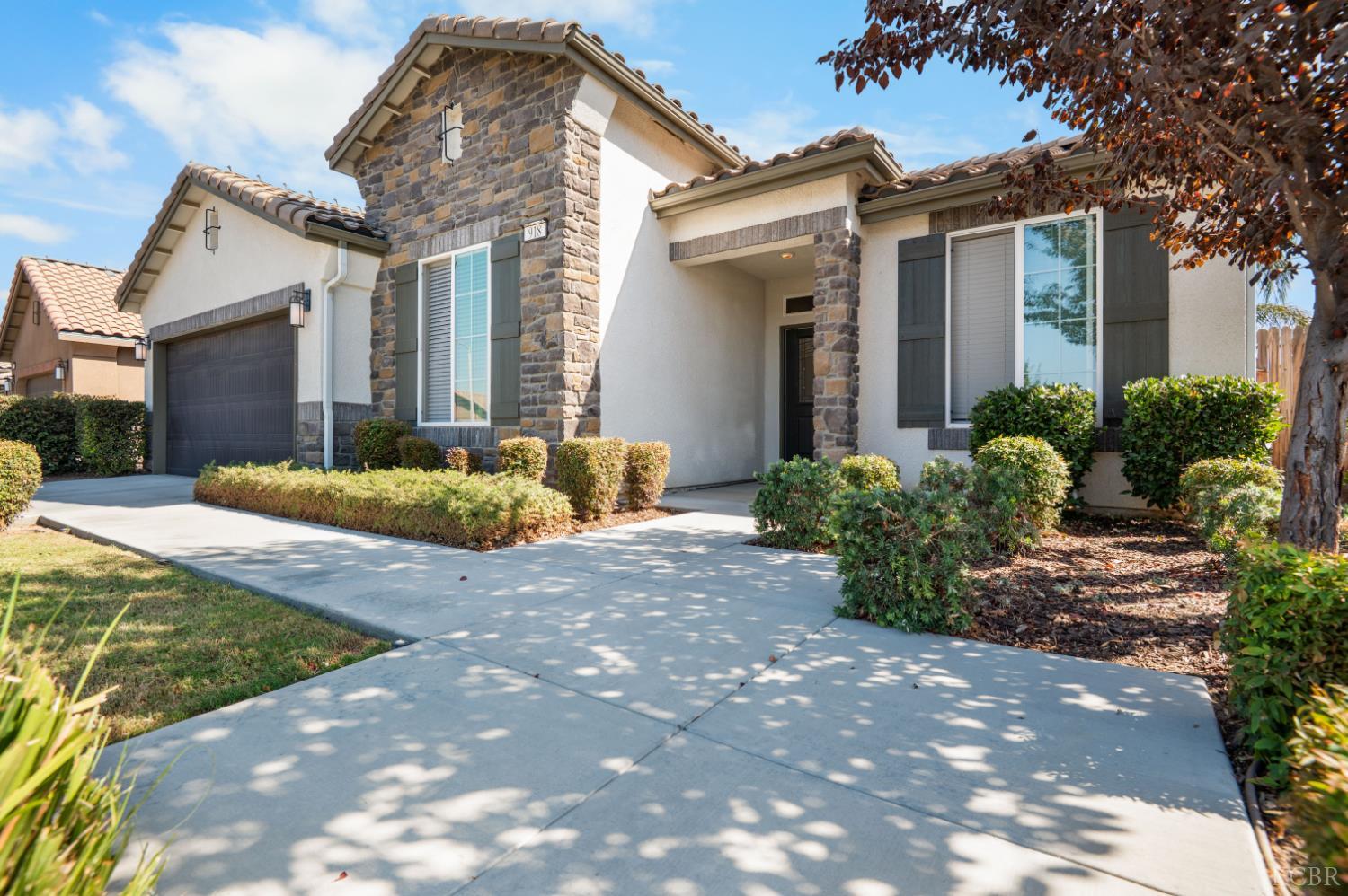 918 S Crumal St, Visalia, CA 93292