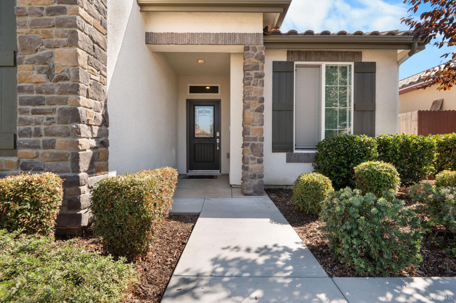 918 S Crumal St, Visalia, CA 93292
