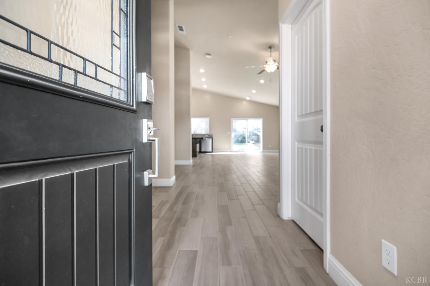 918 S Crumal St, Visalia, CA 93292