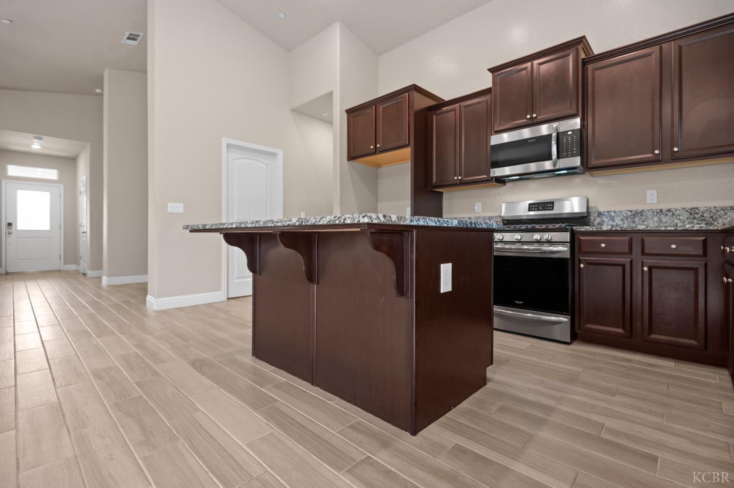 918 S Crumal St, Visalia, CA 93292