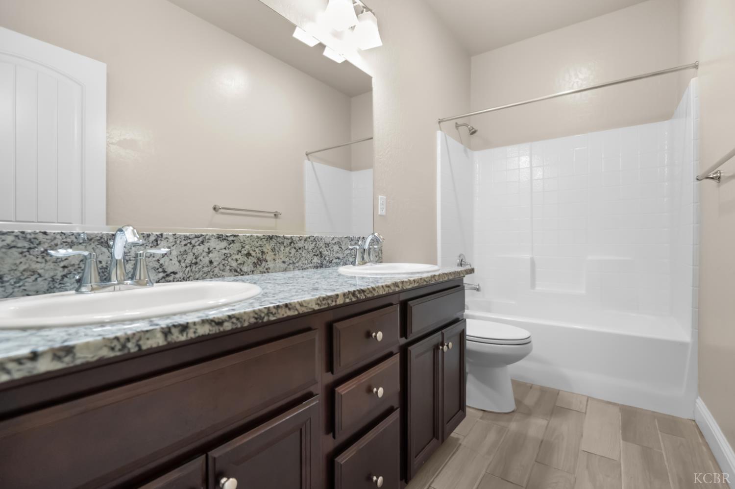 918 S Crumal St, Visalia, CA 93292