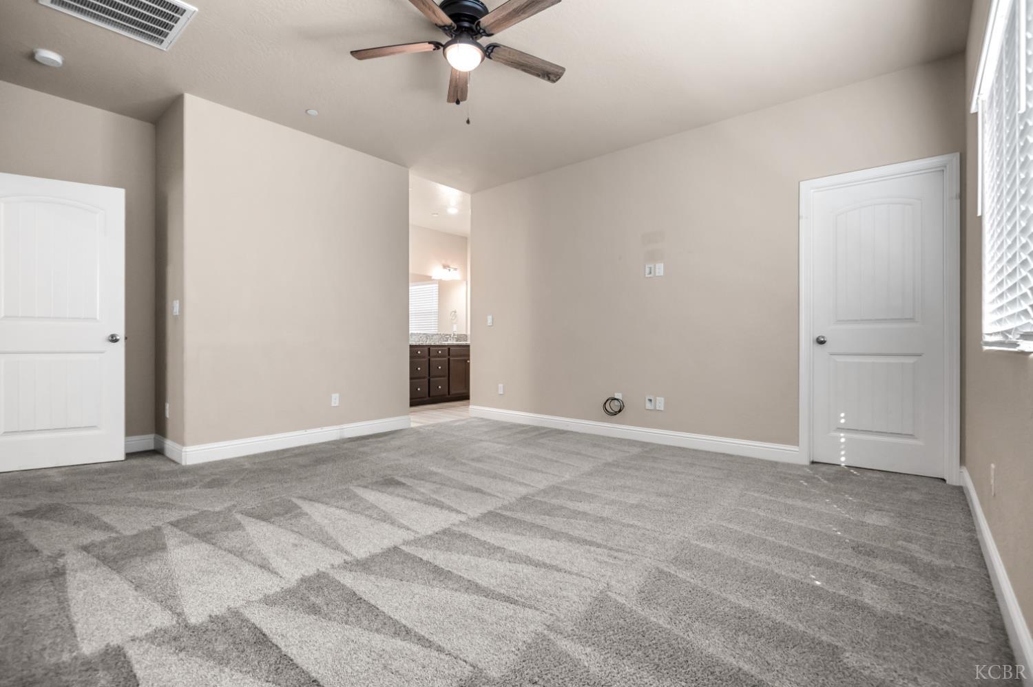918 S Crumal St, Visalia, CA 93292