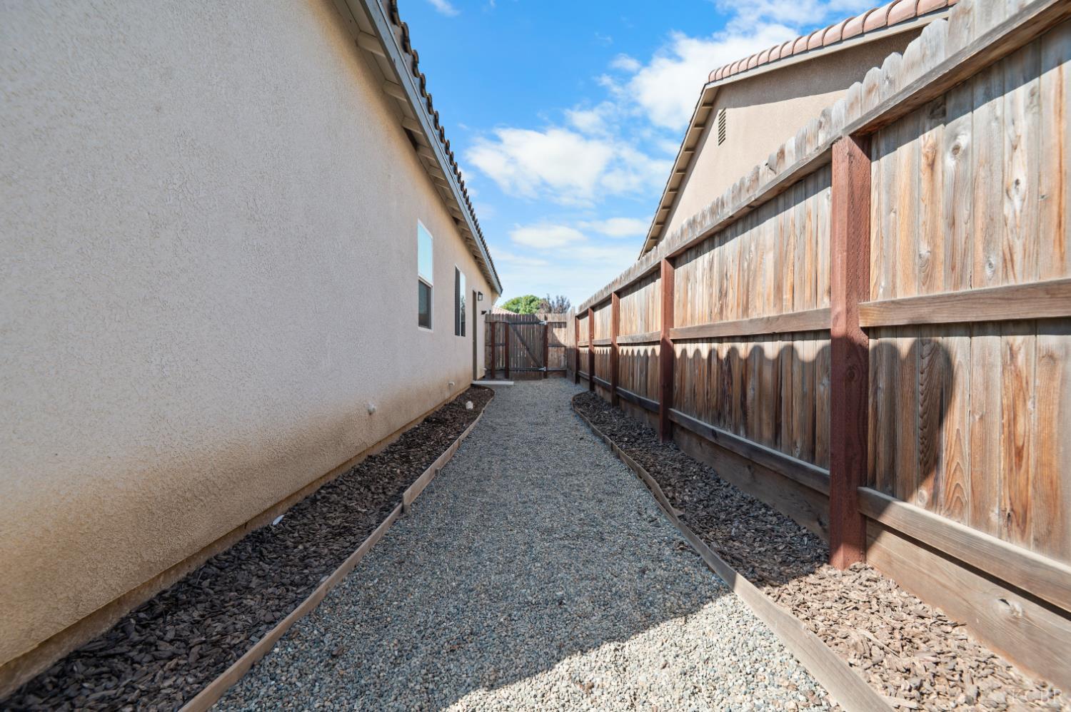 918 S Crumal St, Visalia, CA 93292