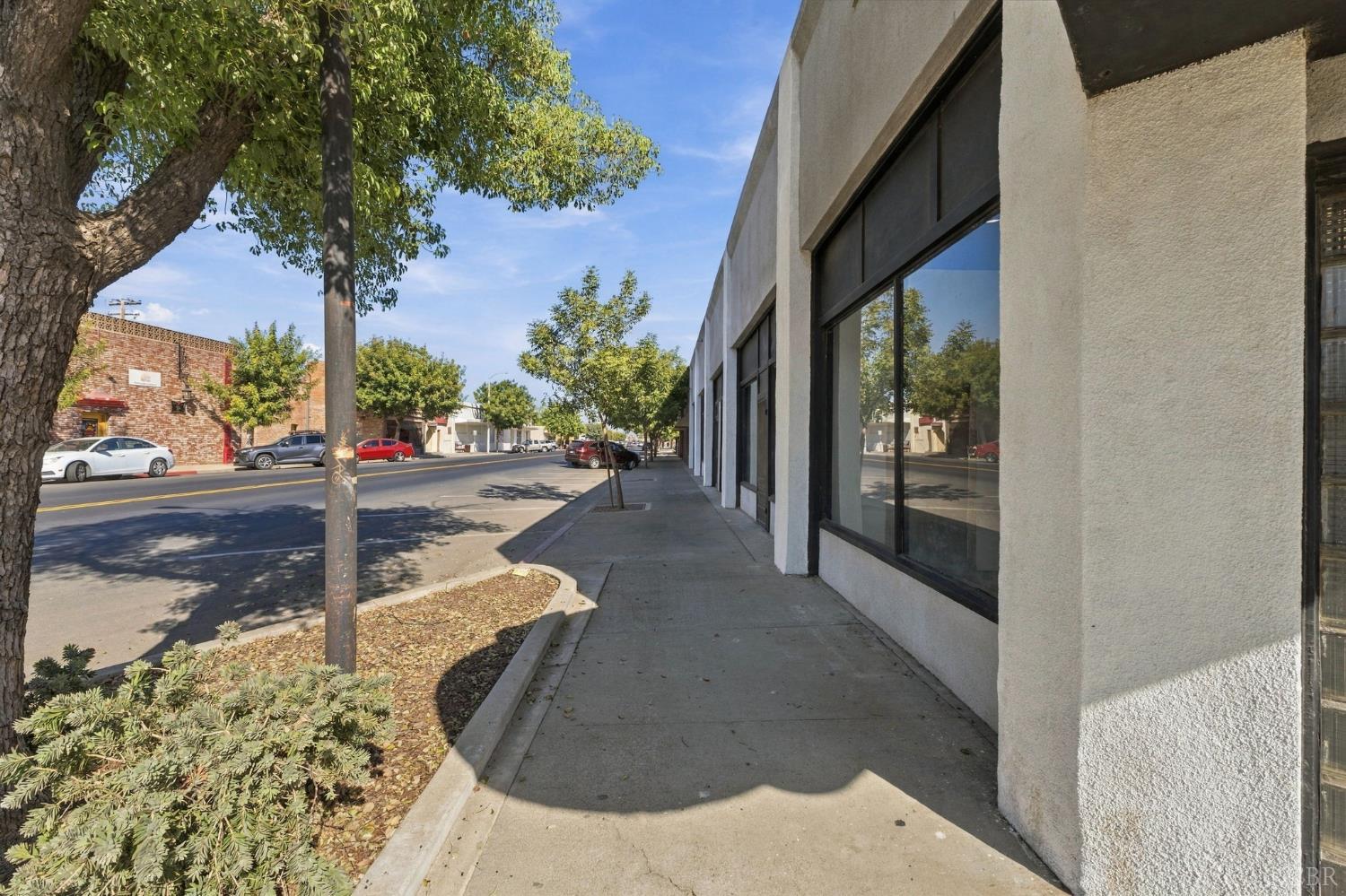 401 E 7th St, Hanford, CA 93230