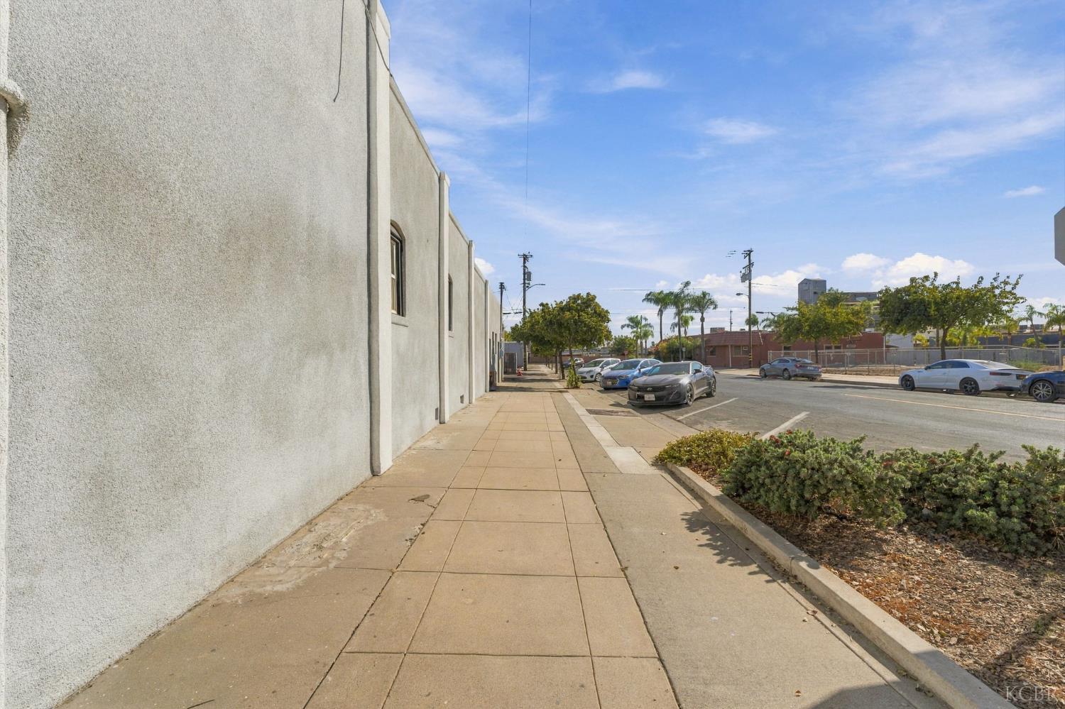 401 E 7th St, Hanford, CA 93230