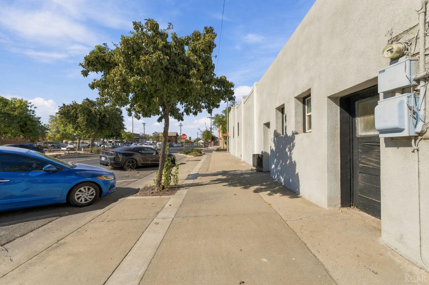 401 E 7th St, Hanford, CA 93230