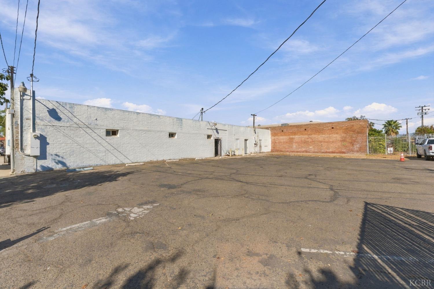 401 E 7th St, Hanford, CA 93230