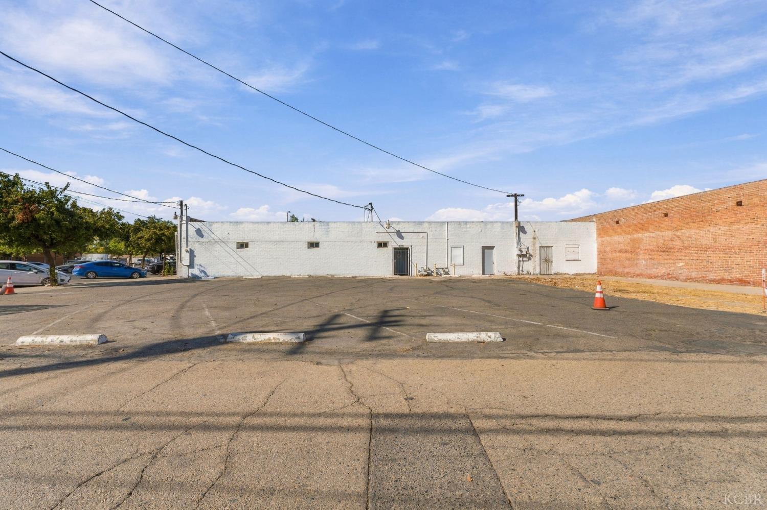 401 E 7th St, Hanford, CA 93230