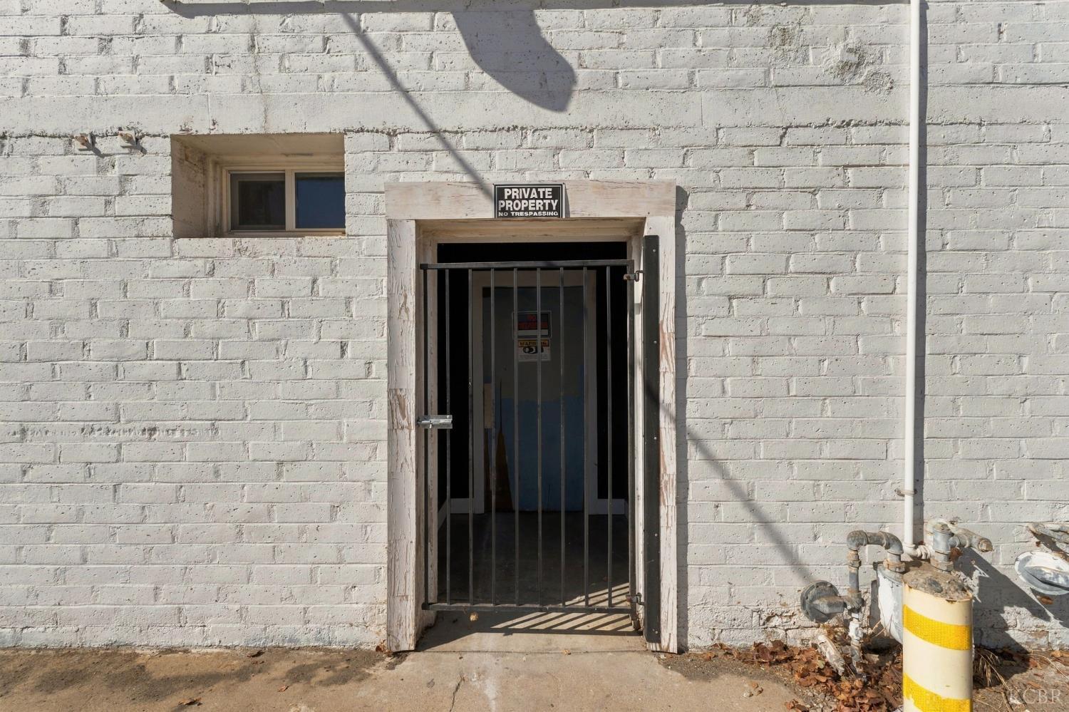 401 E 7th St, Hanford, CA 93230