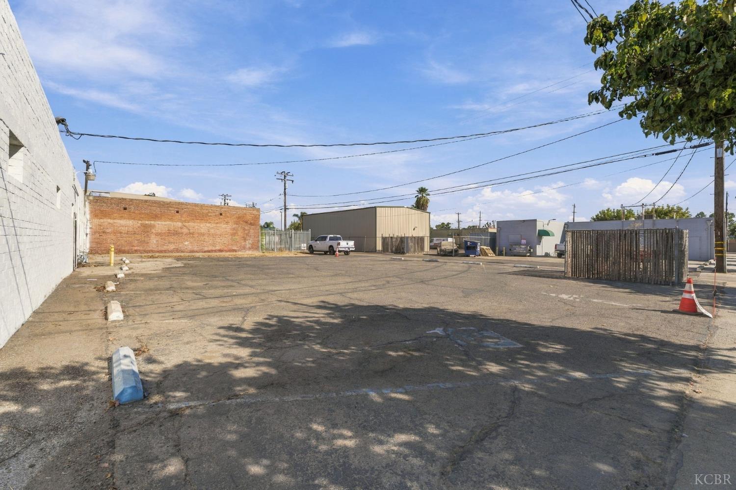 401 E 7th St, Hanford, CA 93230
