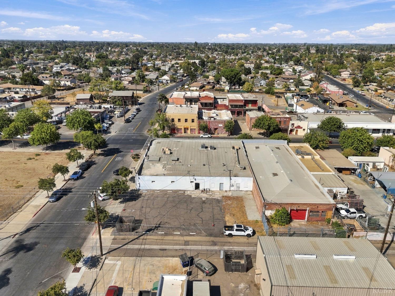 401 E 7th St, Hanford, CA 93230