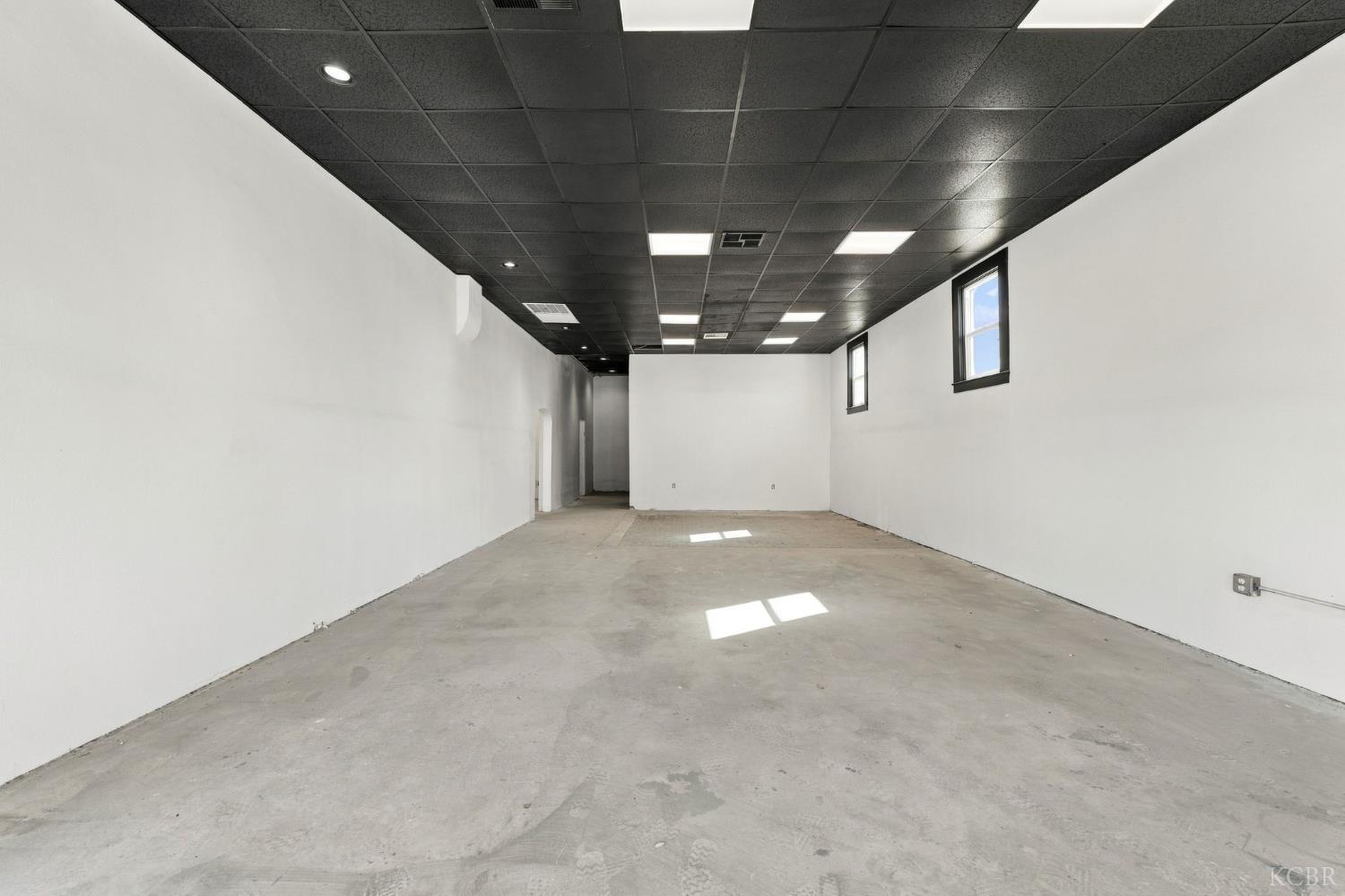 401 E 7th St, Hanford, CA 93230