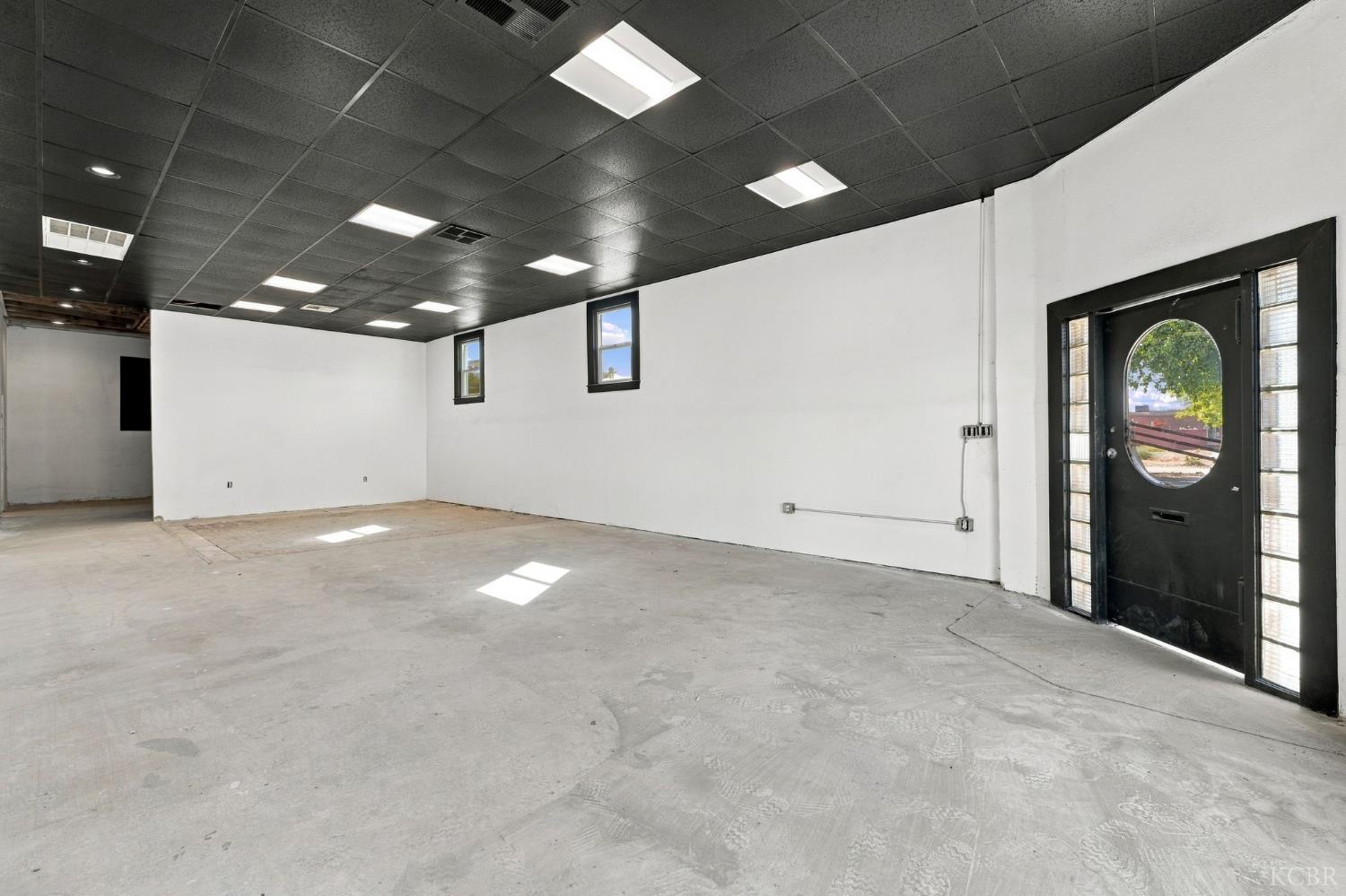 401 E 7th St, Hanford, CA 93230