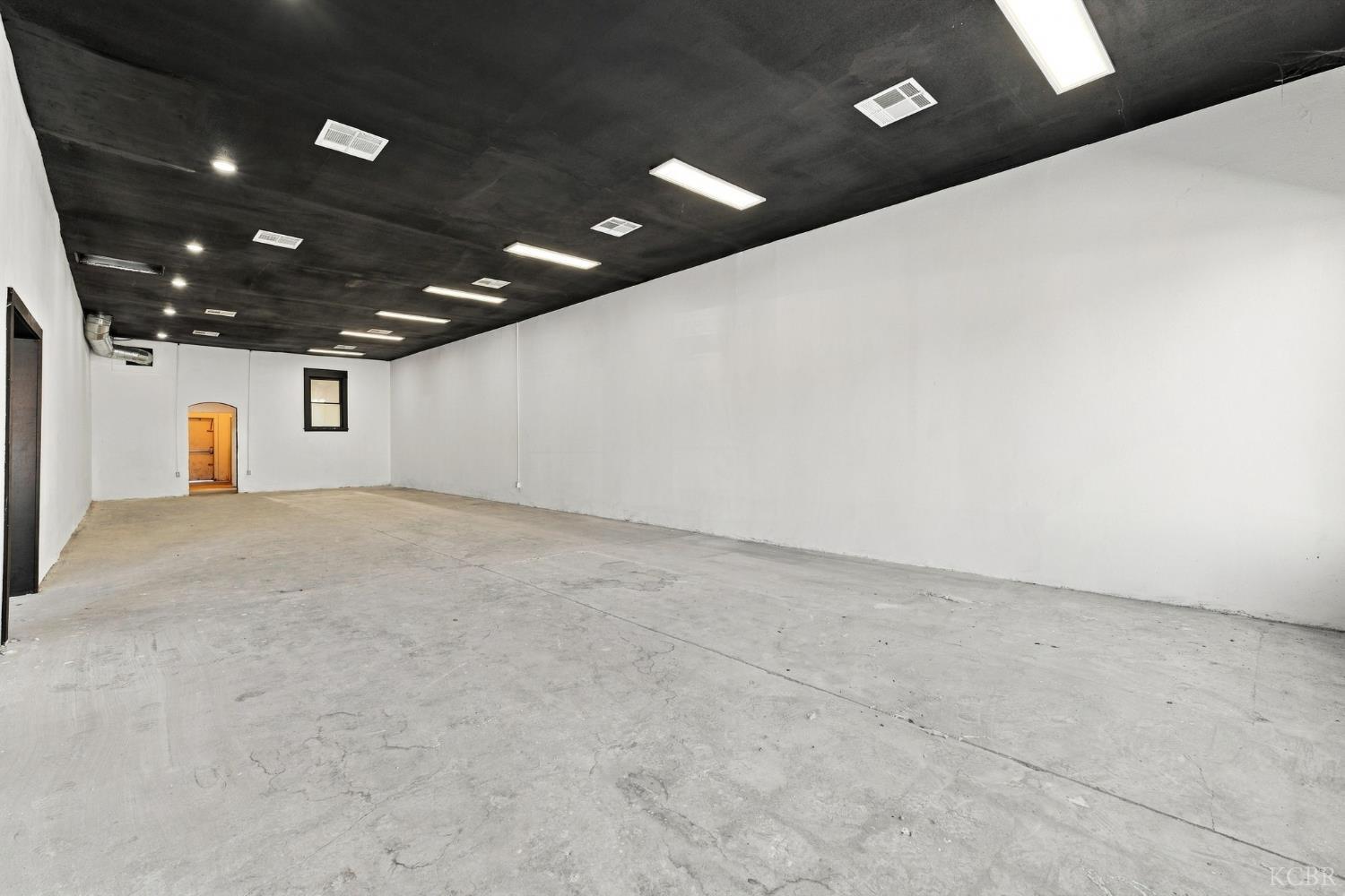 401 E 7th St, Hanford, CA 93230