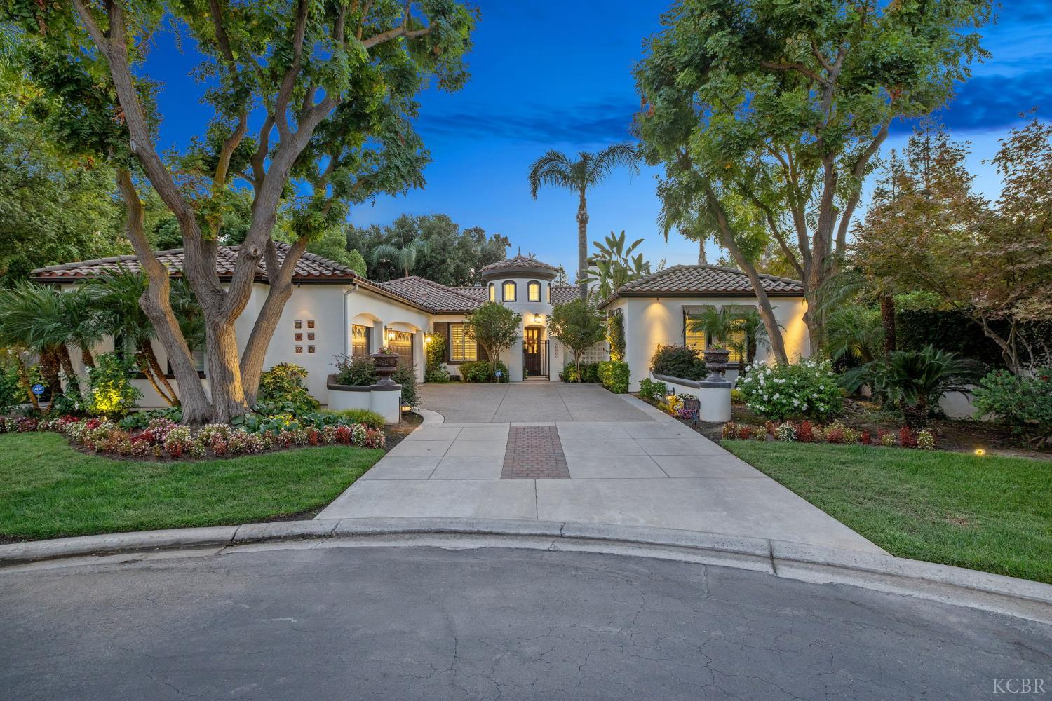 2305 N Teddy St N, Visalia, CA 93291
