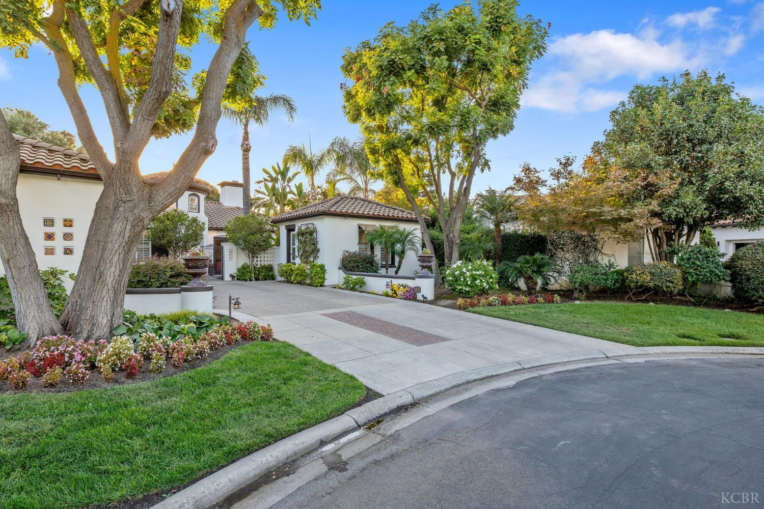 2305 N Teddy St N, Visalia, CA 93291