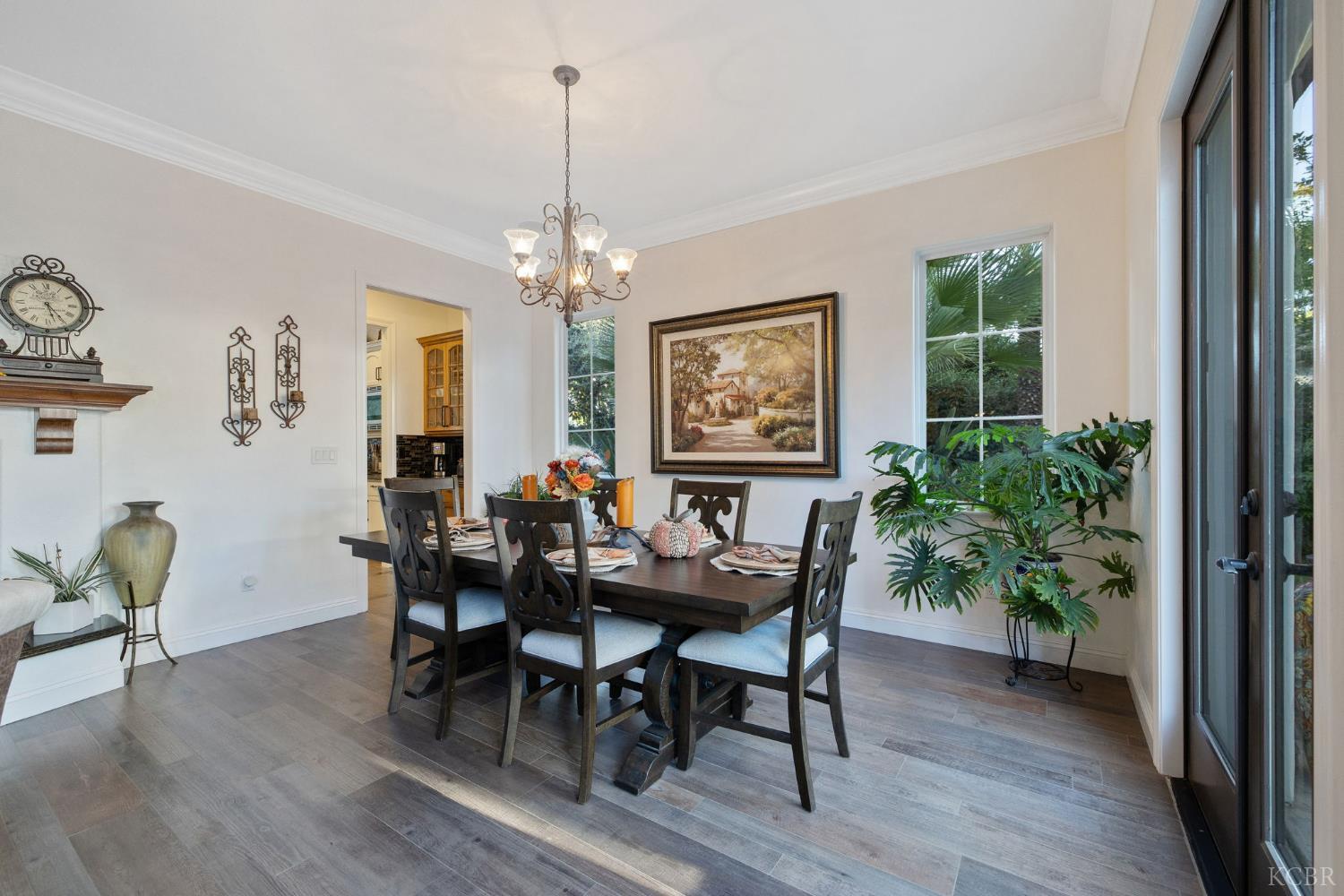 2305 N Teddy St N, Visalia, CA 93291
