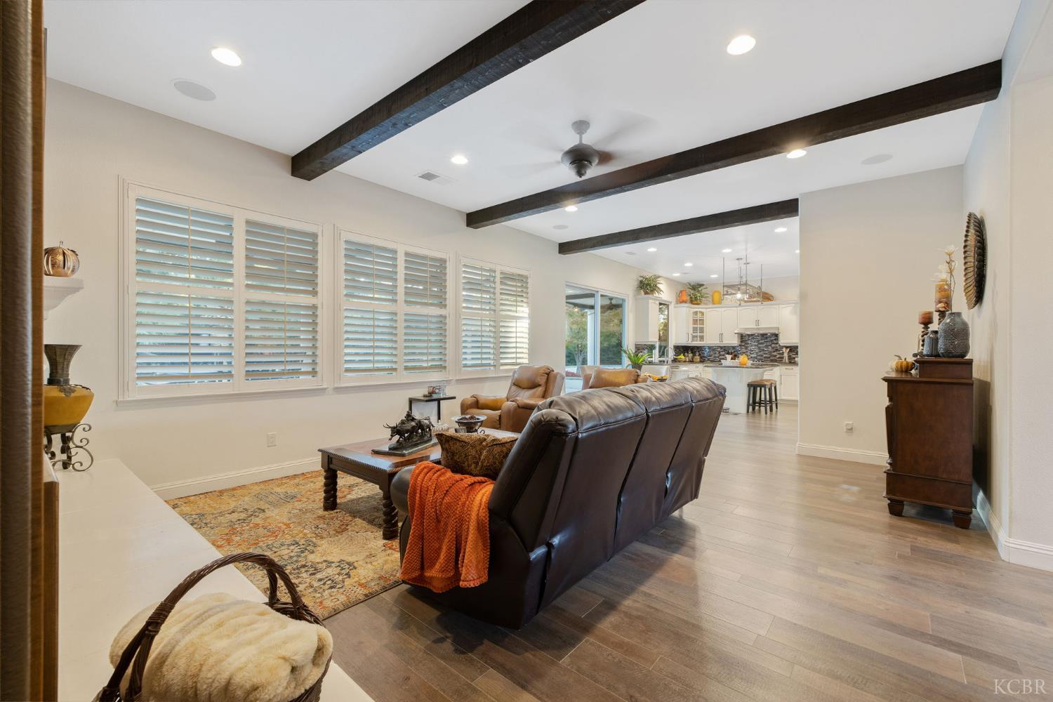 2305 N Teddy St N, Visalia, CA 93291
