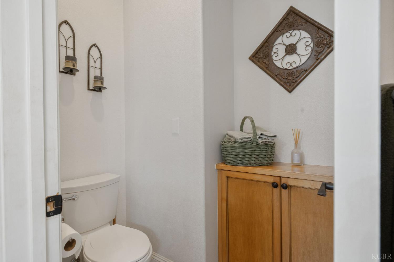 2305 N Teddy St N, Visalia, CA 93291