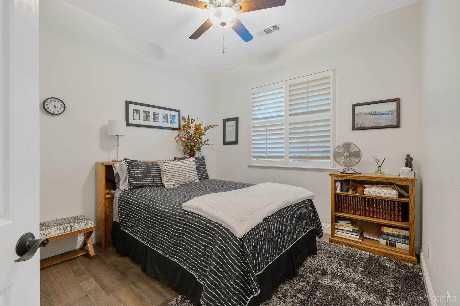 2305 N Teddy St N, Visalia, CA 93291