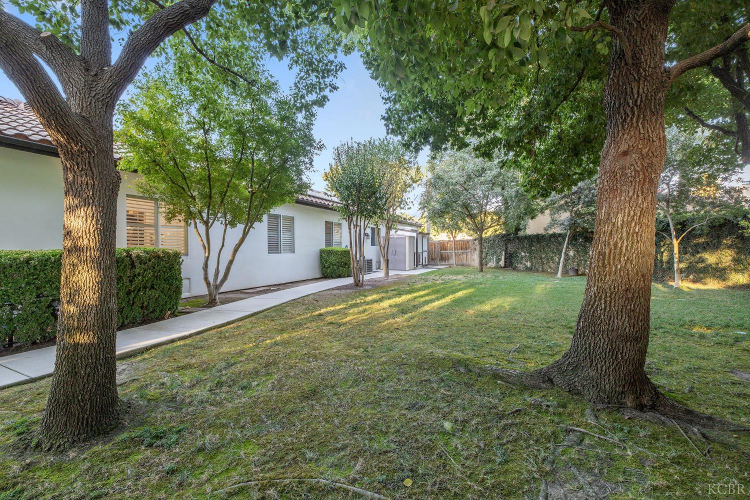 2305 N Teddy St N, Visalia, CA 93291
