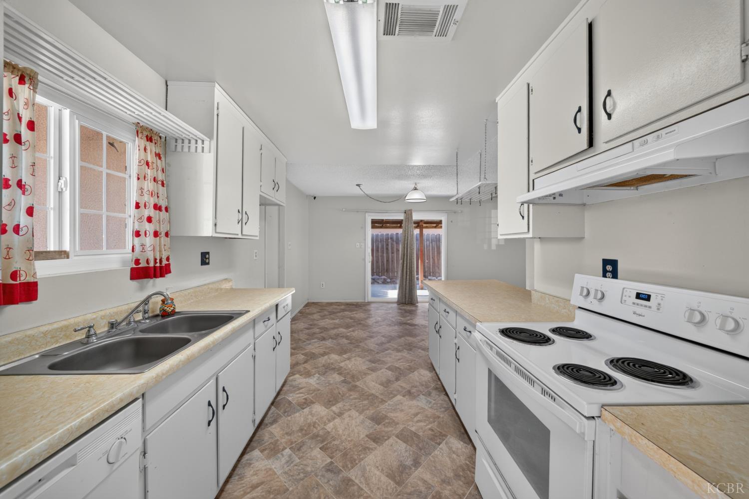 947 Avocado Dr, Lemoore, CA 93245