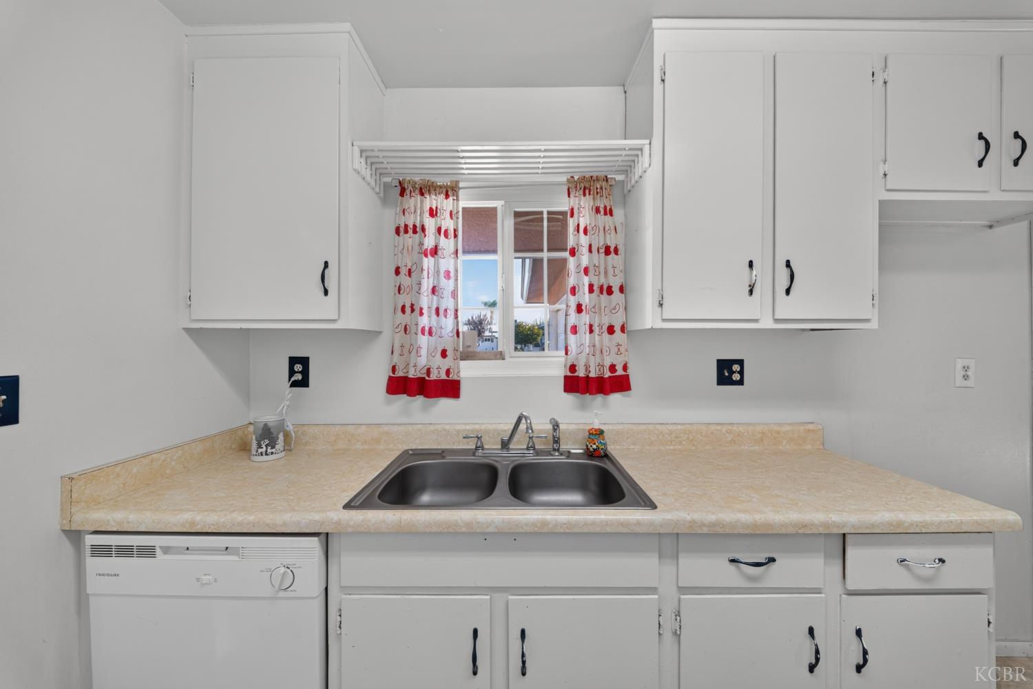 947 Avocado Dr, Lemoore, CA 93245