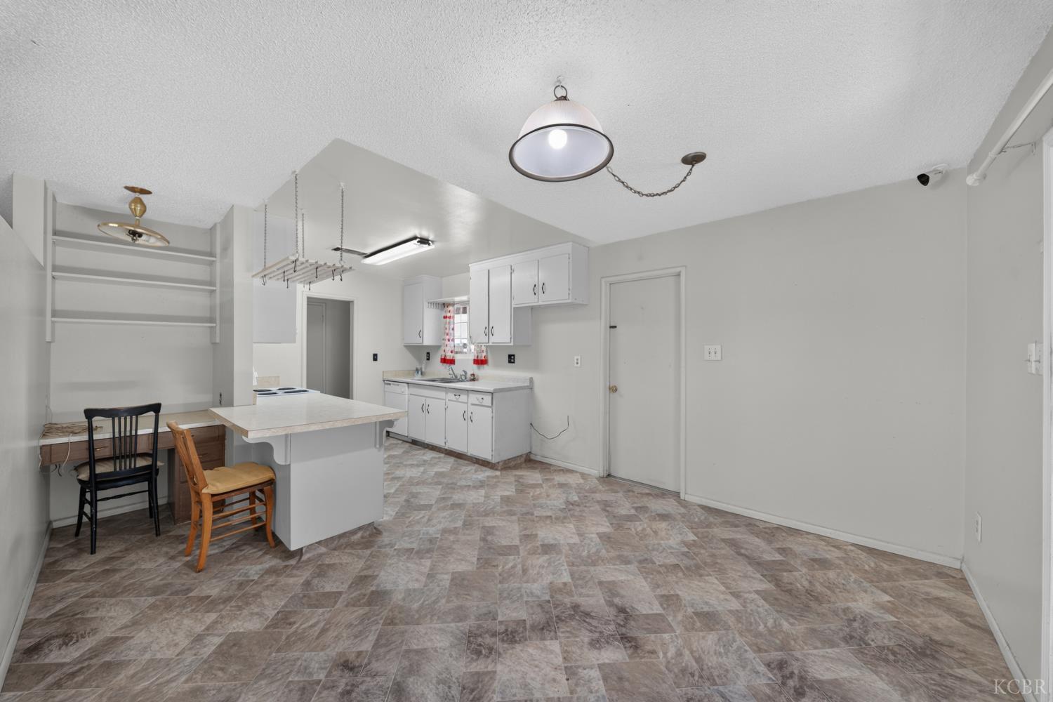 947 Avocado Dr, Lemoore, CA 93245