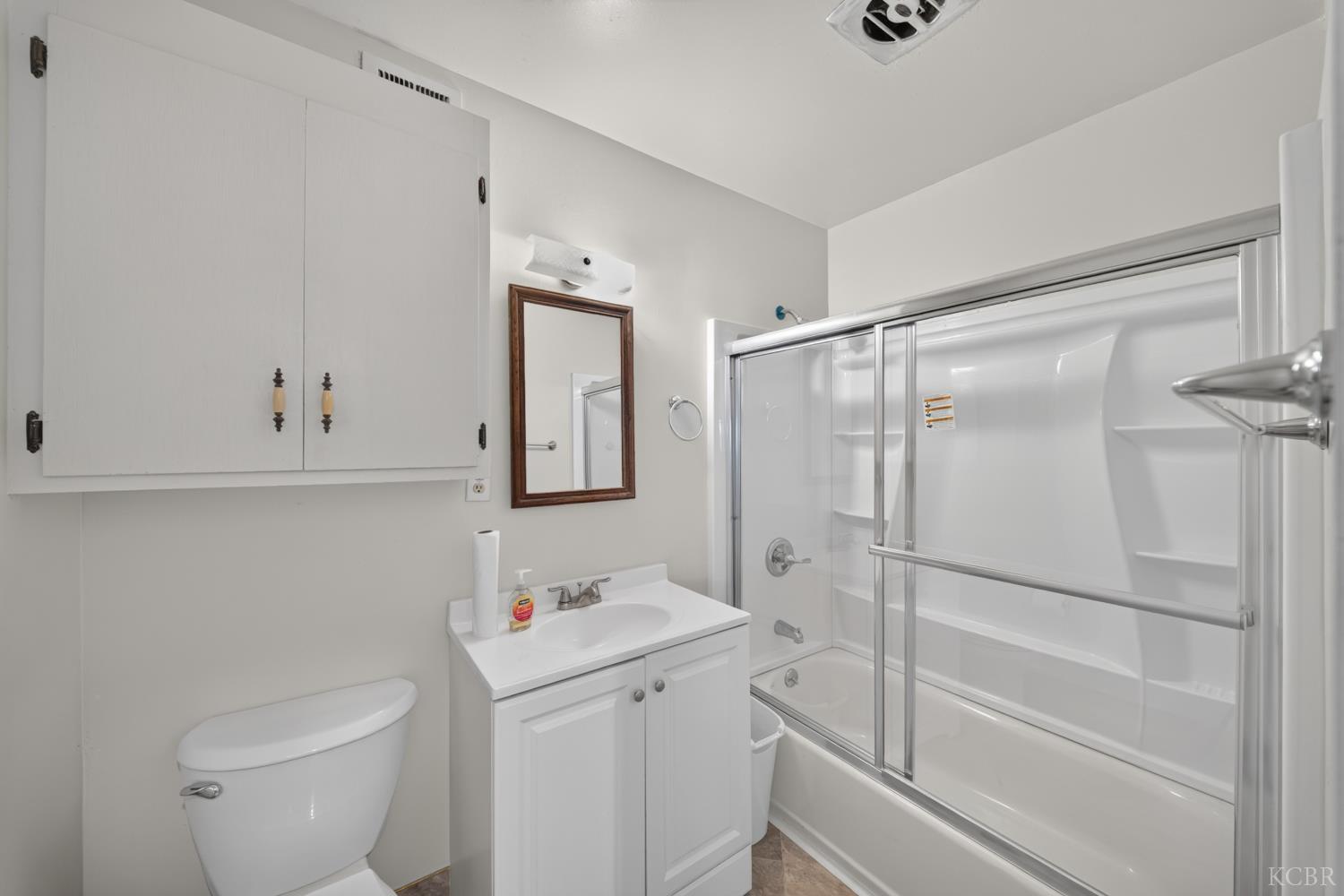 947 Avocado Dr, Lemoore, CA 93245
