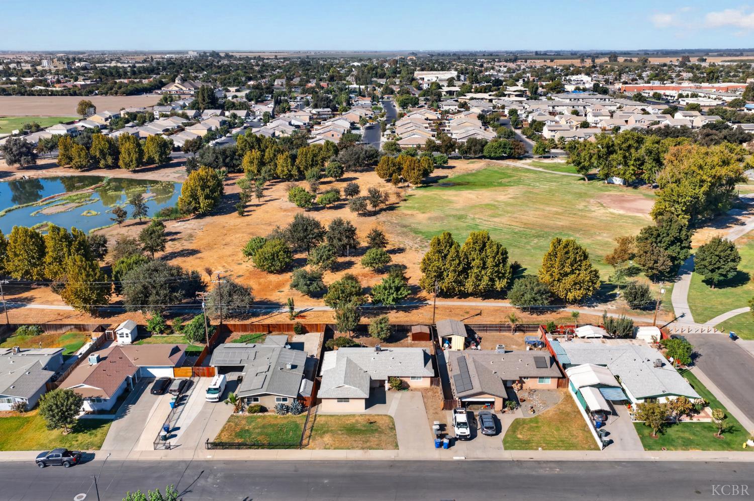 947 Avocado Dr, Lemoore, CA 93245