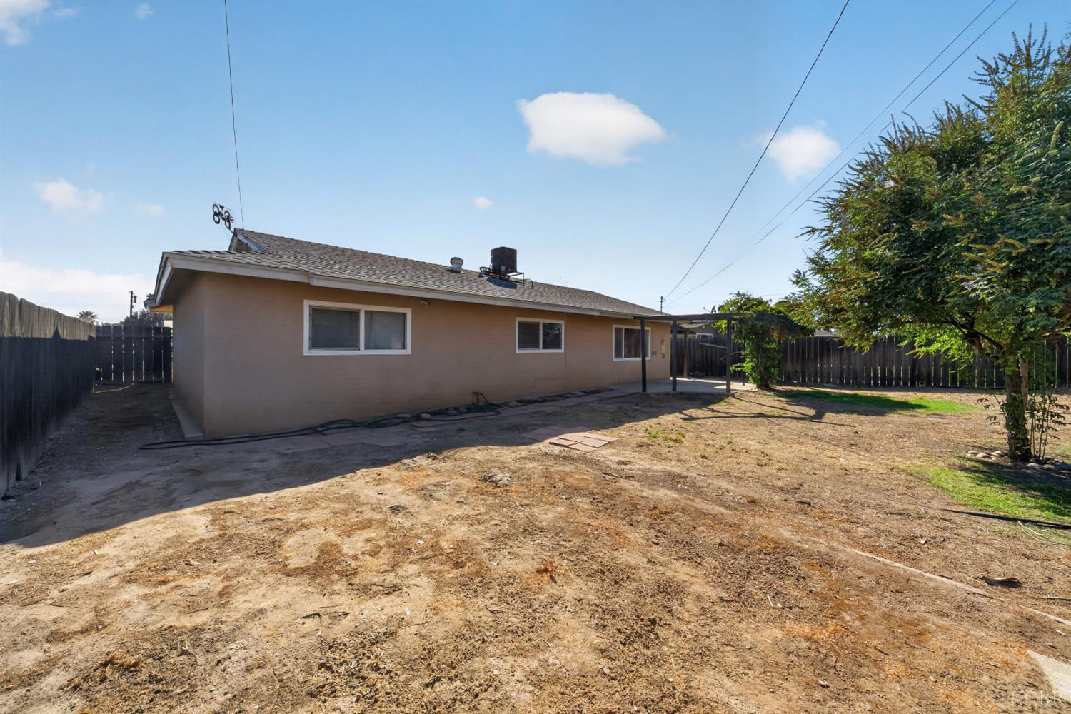 947 Avocado Dr, Lemoore, CA 93245