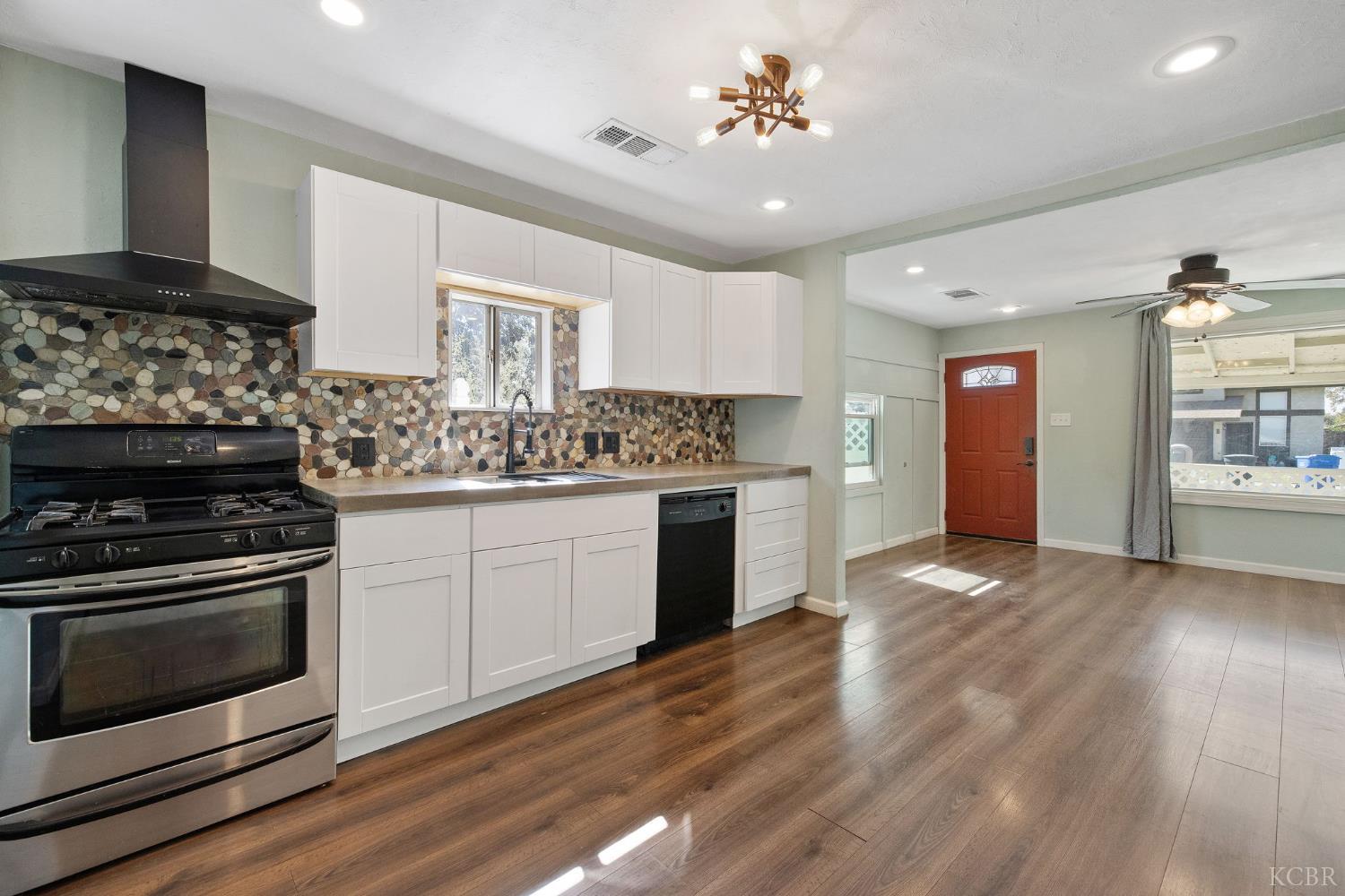 126 Powell Ave, Lemoore, CA 93245