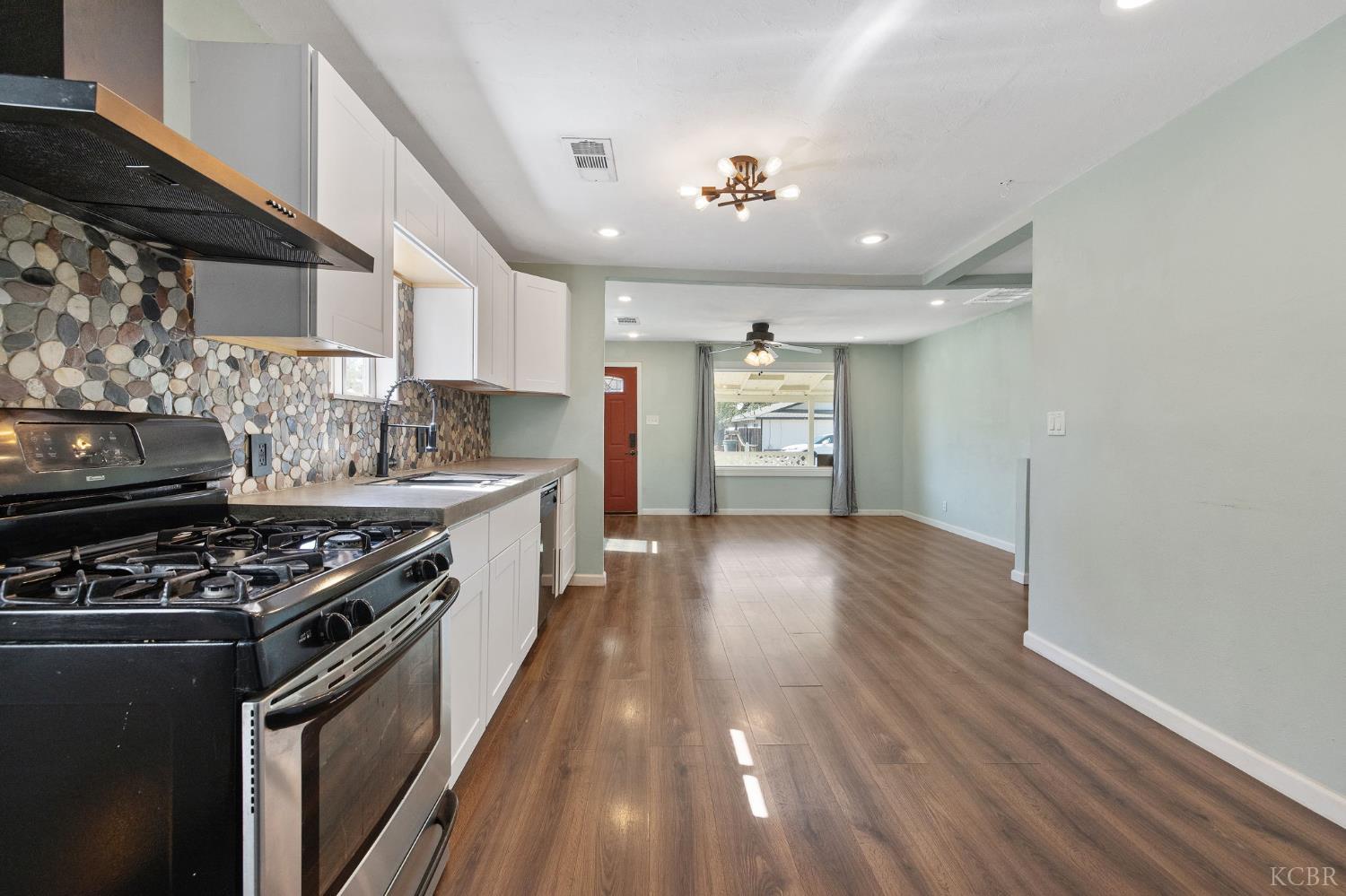 126 Powell Ave, Lemoore, CA 93245