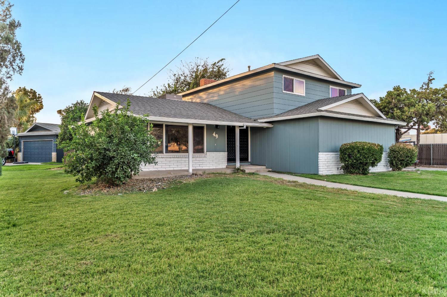 49 Vine St, Lemoore, CA 93245