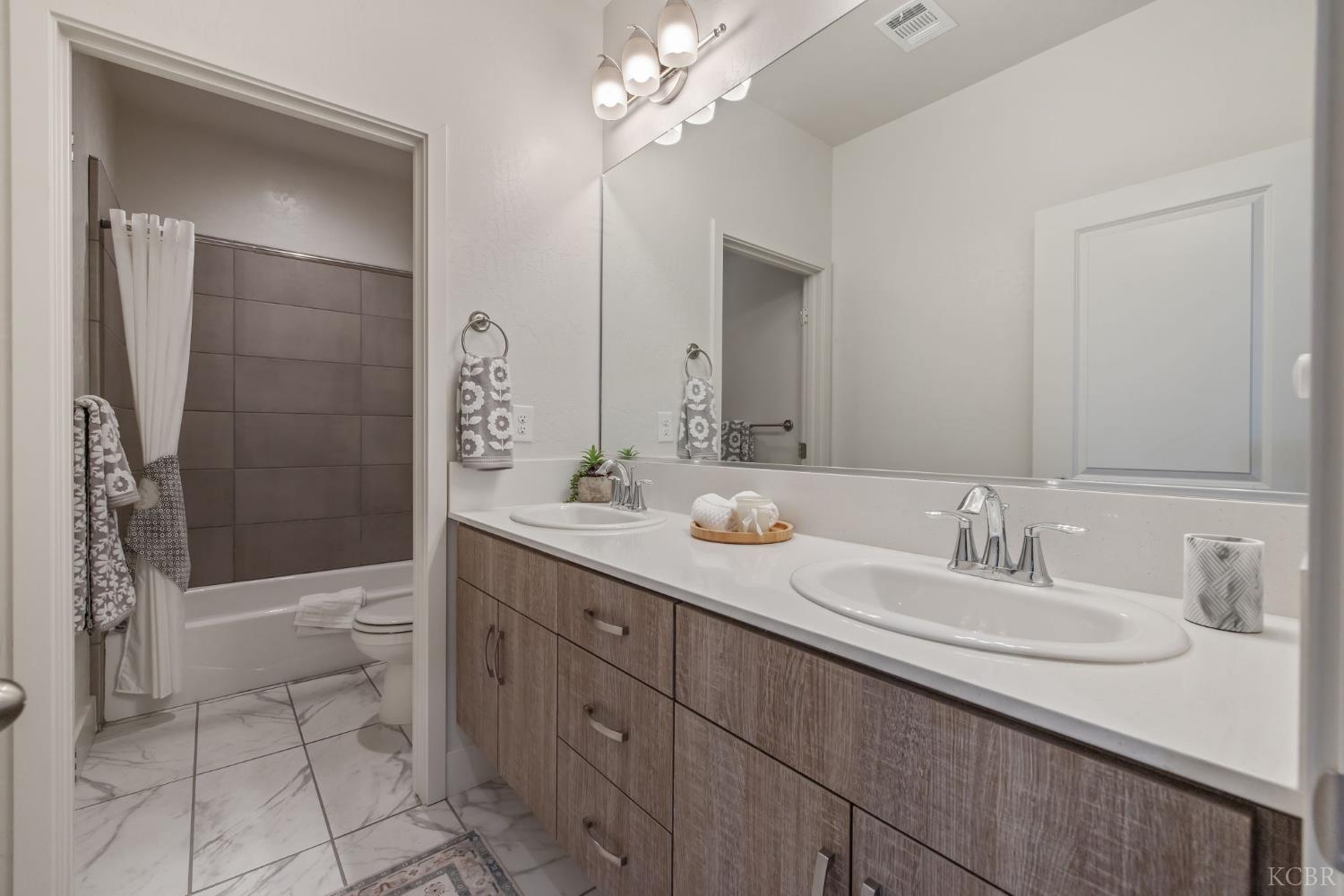 3345 W Florence Ave, Visalia, CA 93277