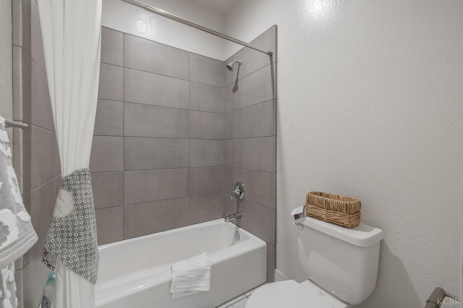 3345 W Florence Ave, Visalia, CA 93277