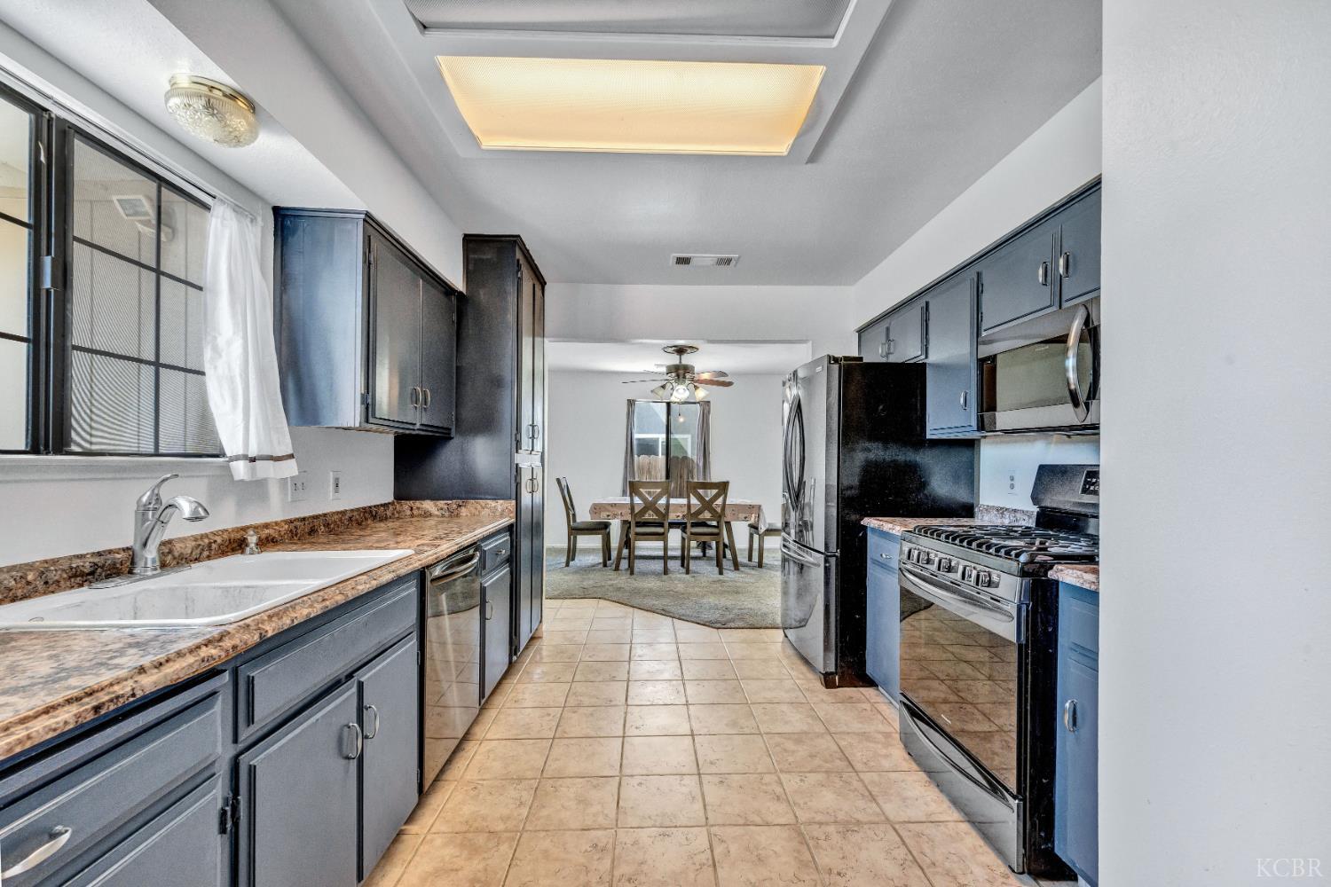 608 Sonoma Ln, Avenal, CA 93204