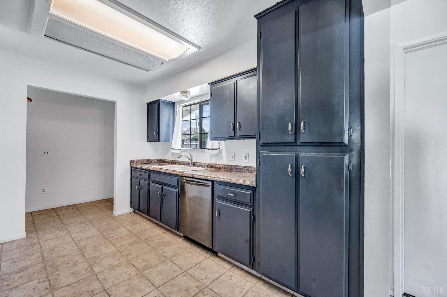 608 Sonoma Ln, Avenal, CA 93204