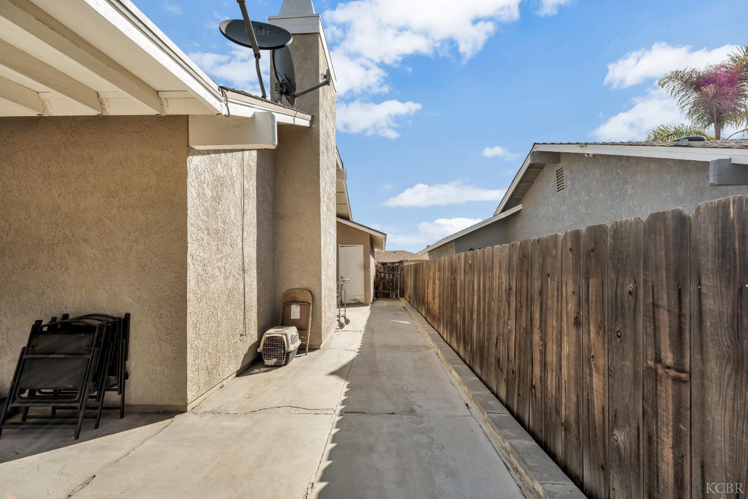 608 Sonoma Ln, Avenal, CA 93204