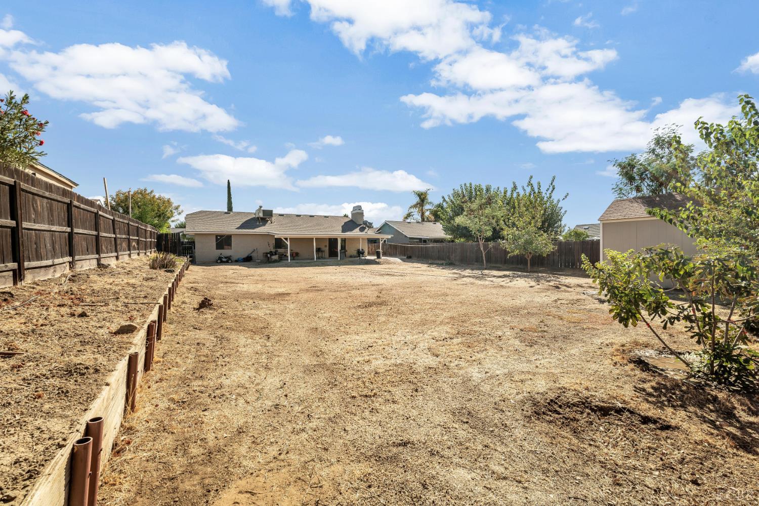 608 Sonoma Ln, Avenal, CA 93204
