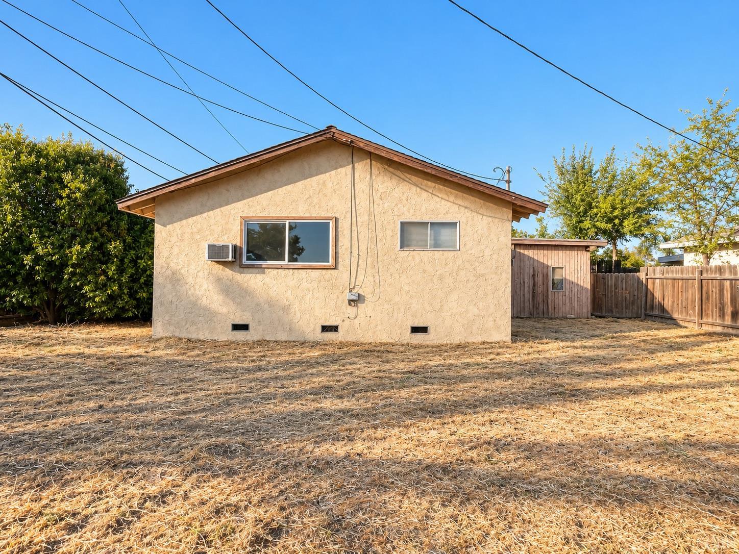 821 W Swift Ave, Fresno, CA 93705