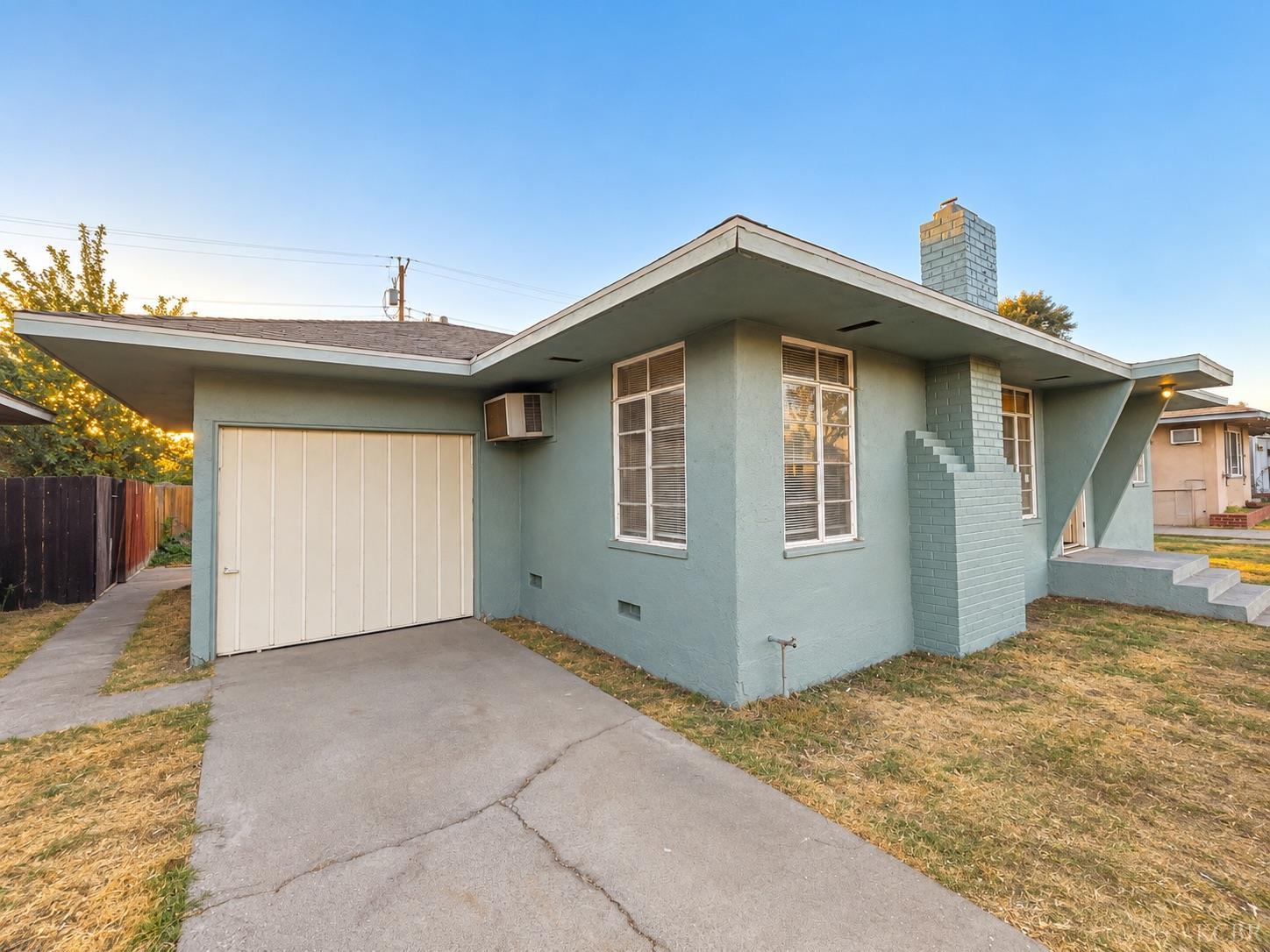 2545 N Millbrook Ave, Fresno, CA 93703